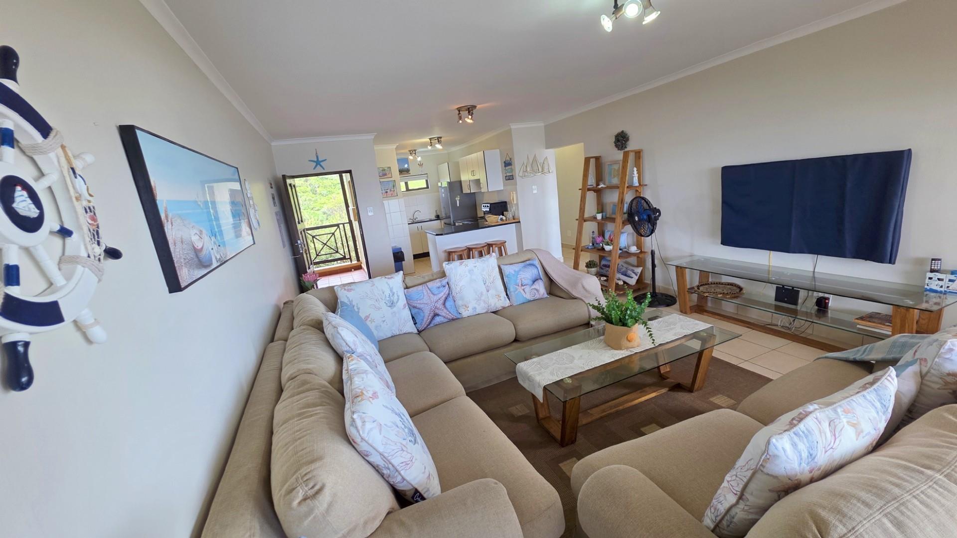 Upmarket Top Floor 2 bedroom, 2 bathroom Apartment in Shelly Beach