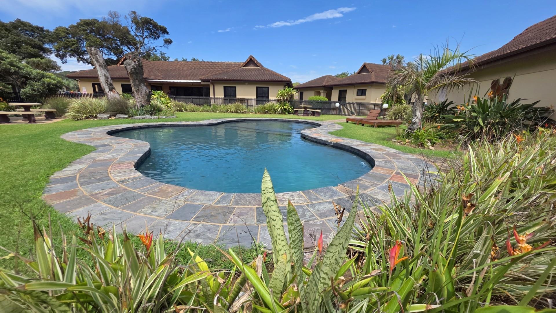 Upmarket Top Floor 2 bedroom, 2 bathroom Apartment in Shelly Beach