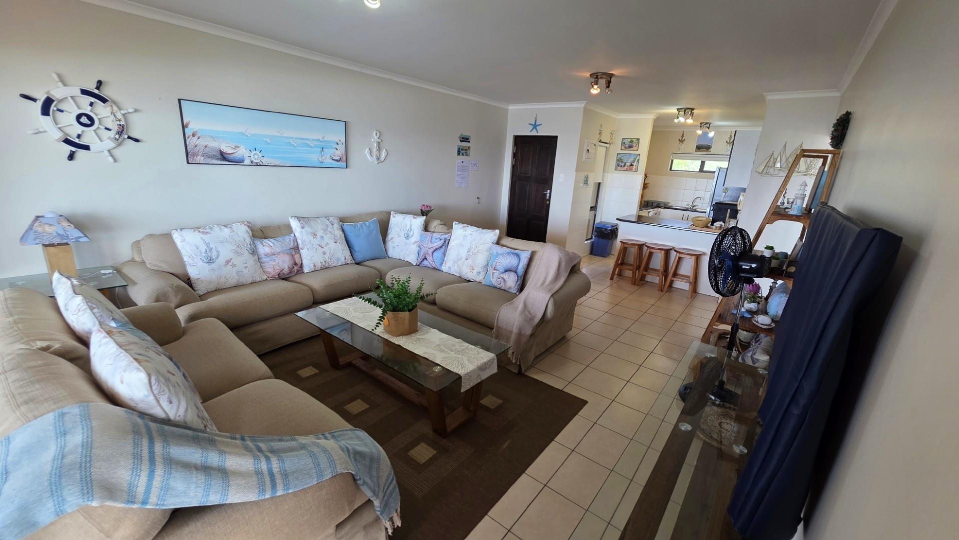 Upmarket Top Floor 2 bedroom, 2 bathroom Apartment in Shelly Beach
