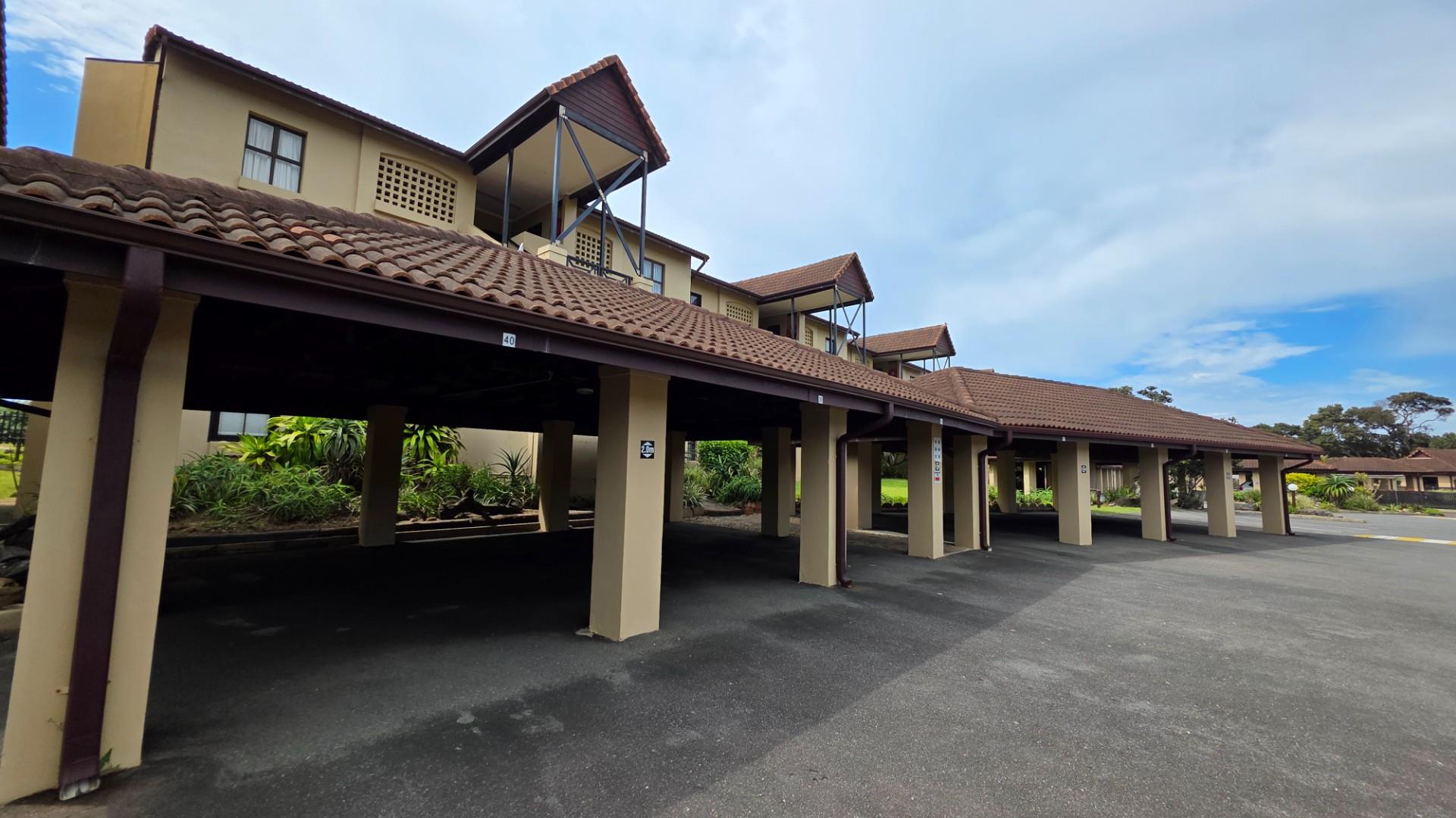 Upmarket Top Floor 2 bedroom, 2 bathroom Apartment in Shelly Beach