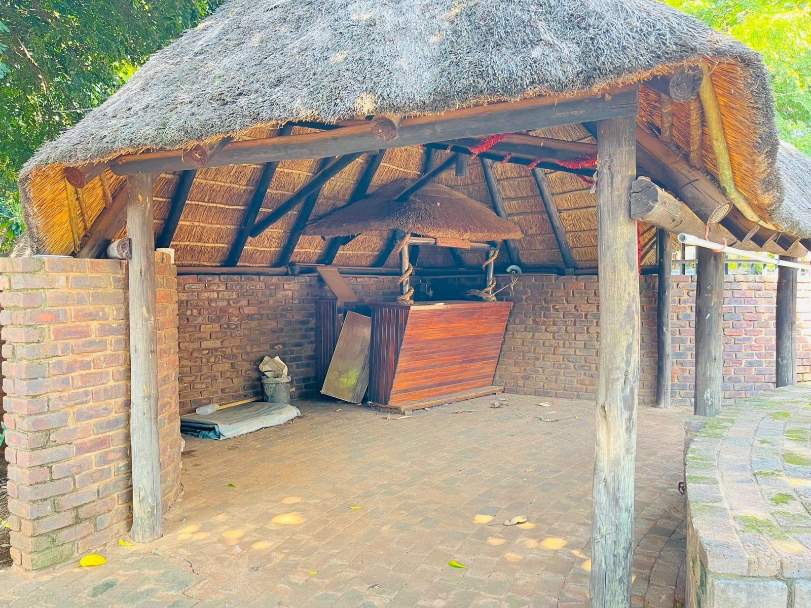 Entertainer’s Dream! 5-Bedroom Home with Pool, Lapa and Loft