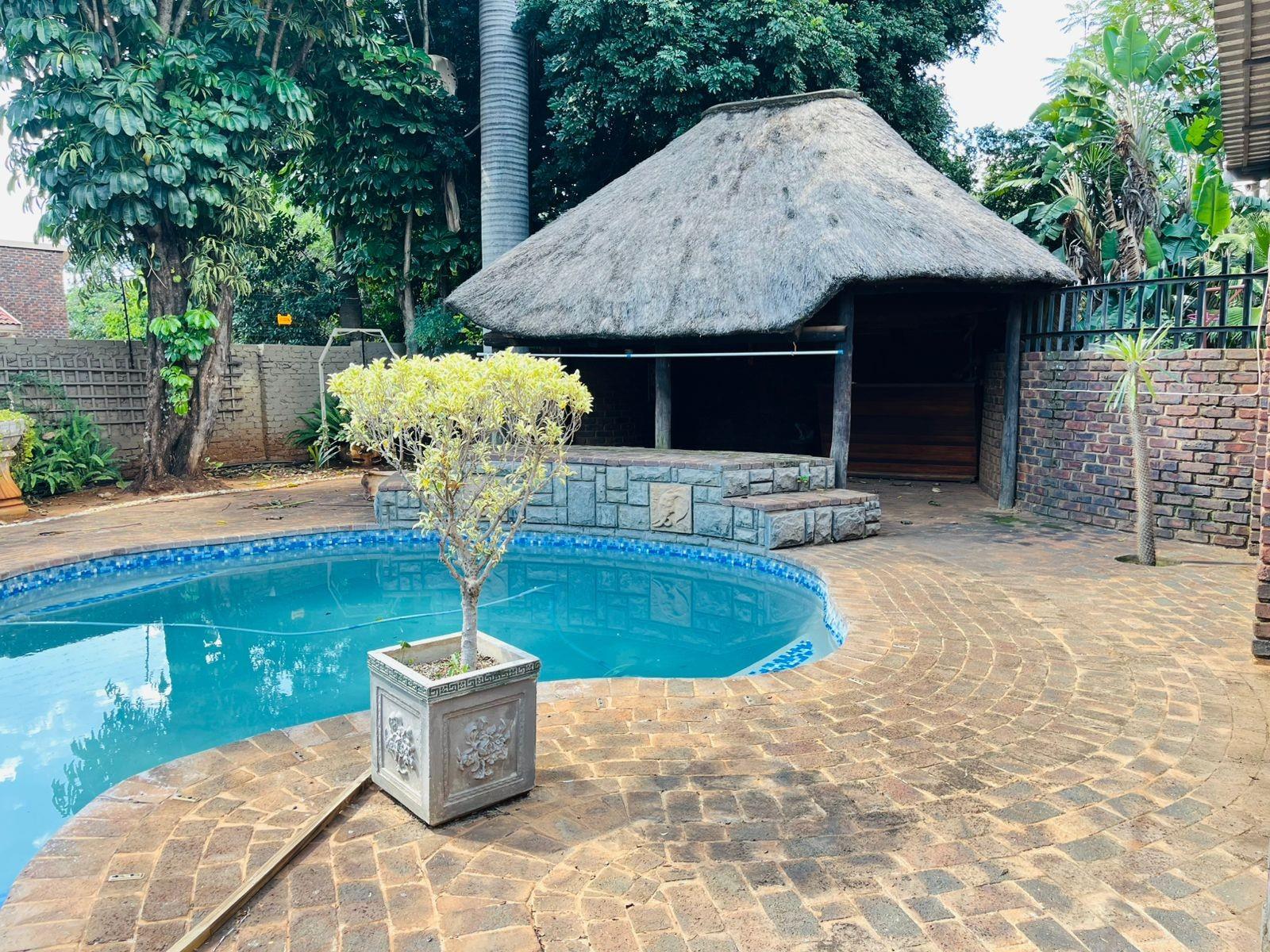 Entertainer’s Dream! 5-Bedroom Home with Pool, Lapa and Loft