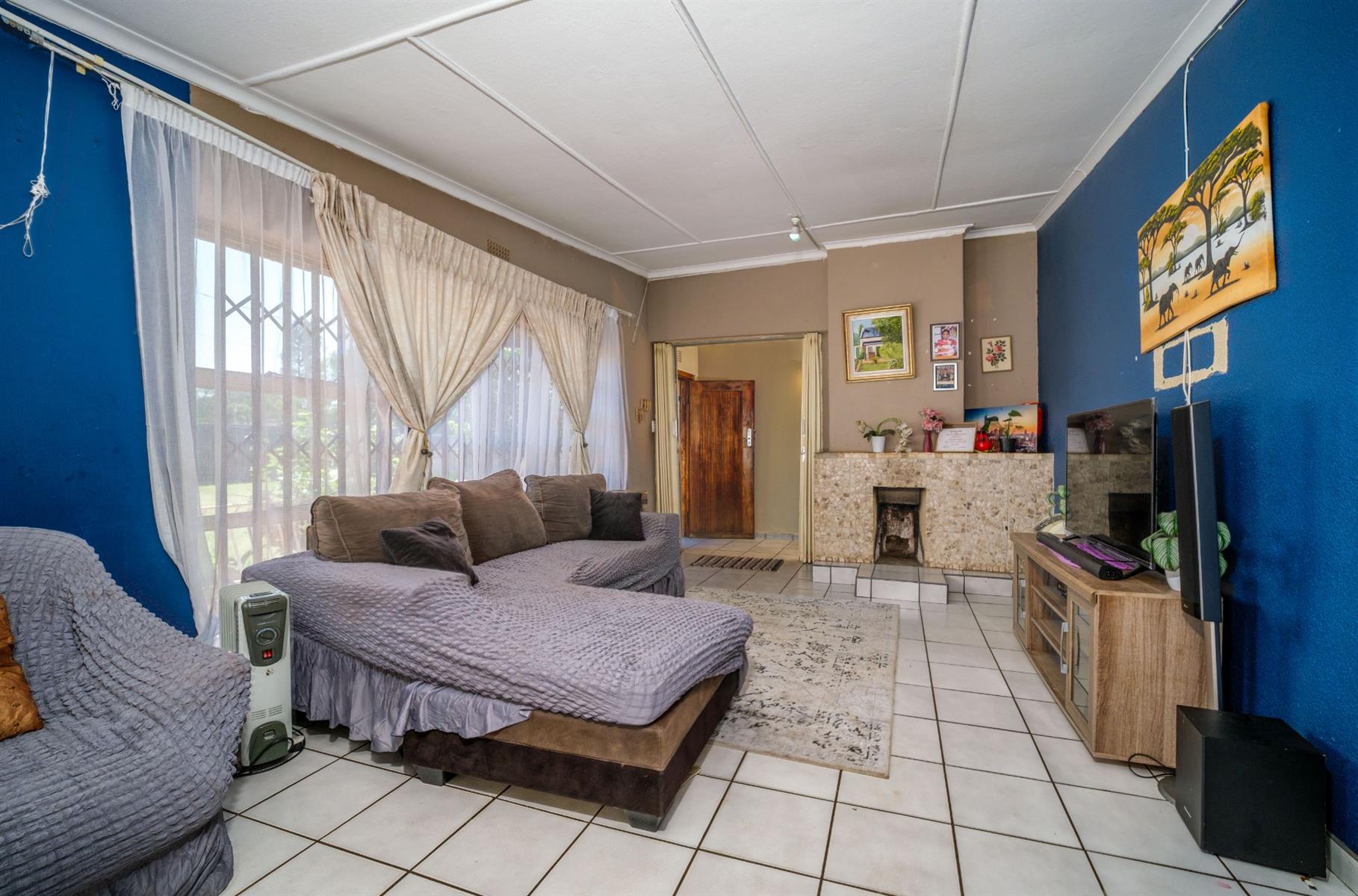 3 Bedroom 2 Flatlet House For Sale in Witpoortjie, Roodepoort