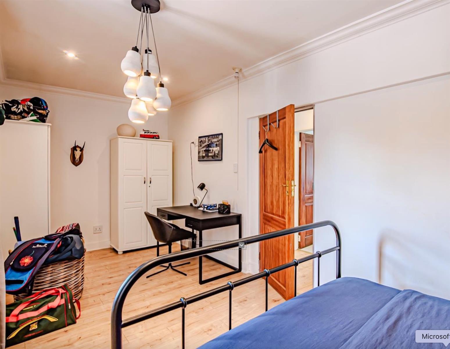 Rare Double-Stand Masterpiece (Space, Privacy And Entertainment Come Together)