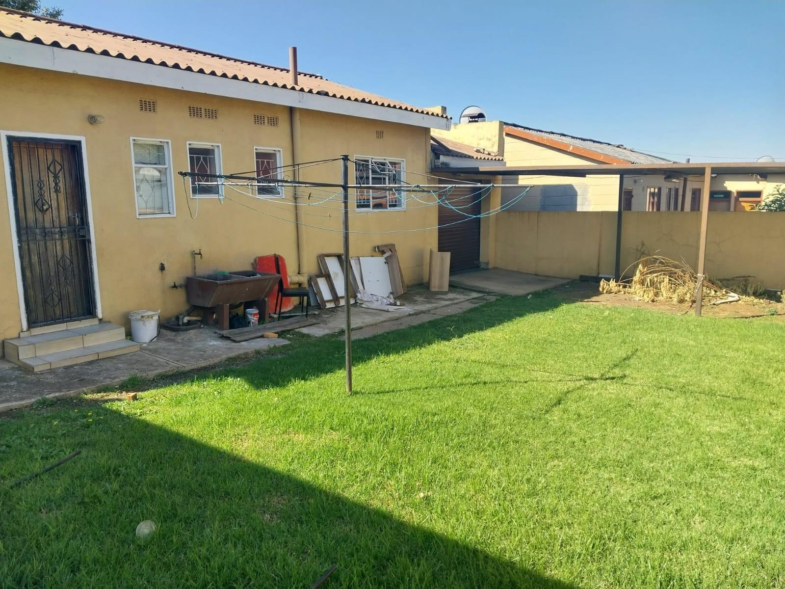 3 Bedroom House For Sale in Pimville, Soweto