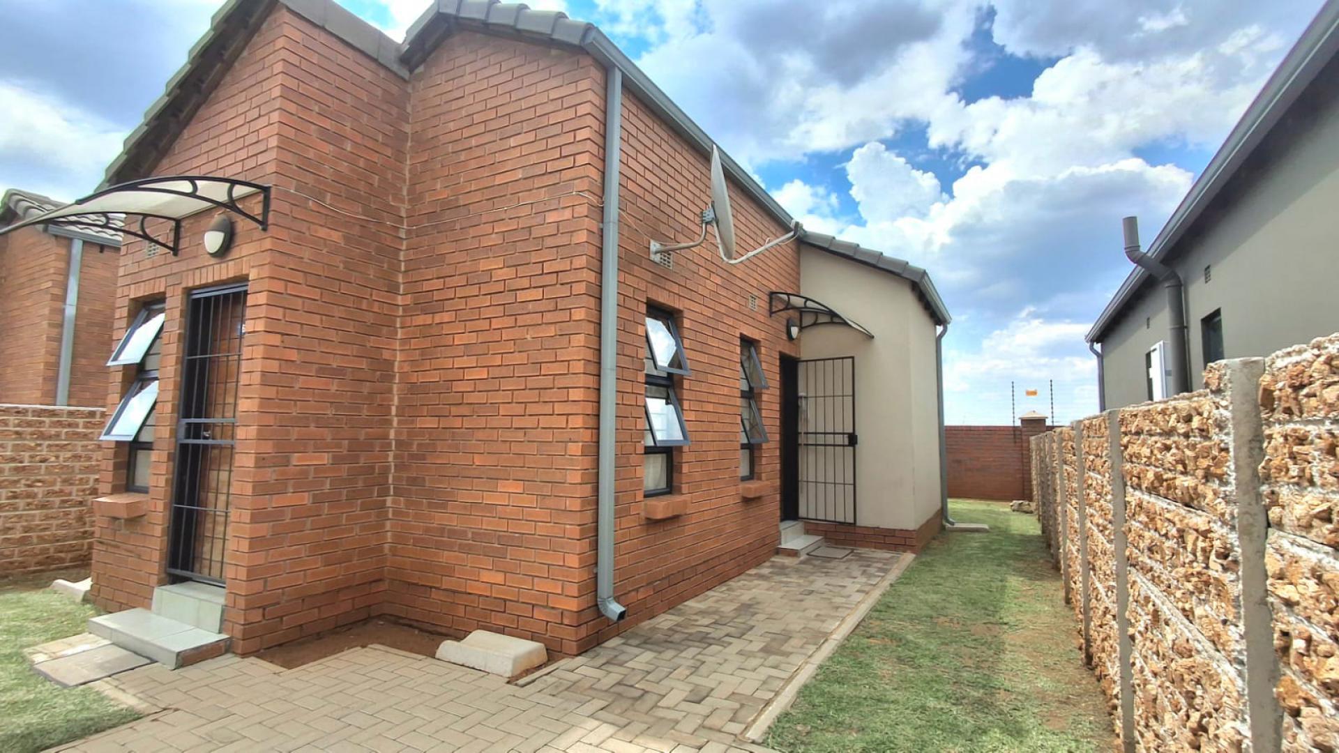 Secure 2-Bedroom Home in Olive Tree Estate, South Hills