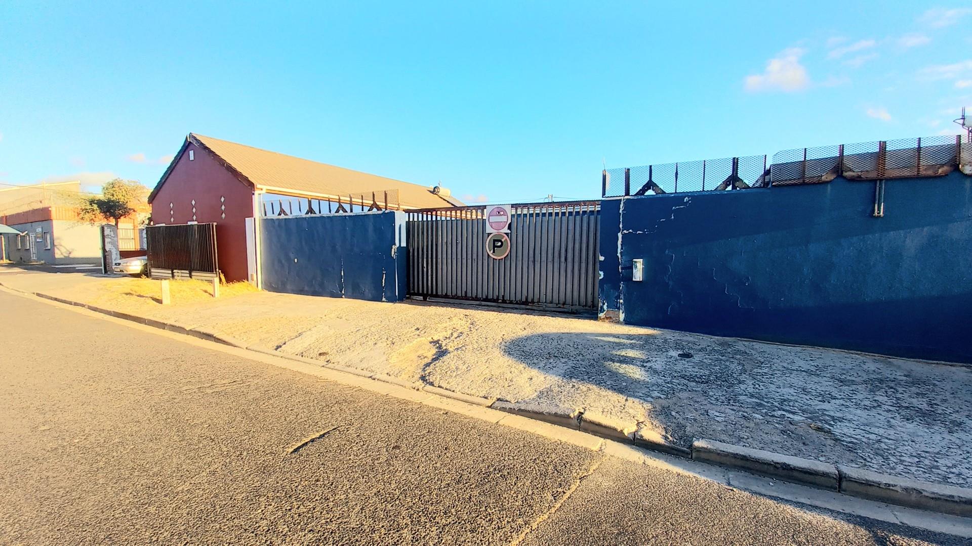 Great opportunity to create residential units on a huge open plot in Maitland, Cape Town