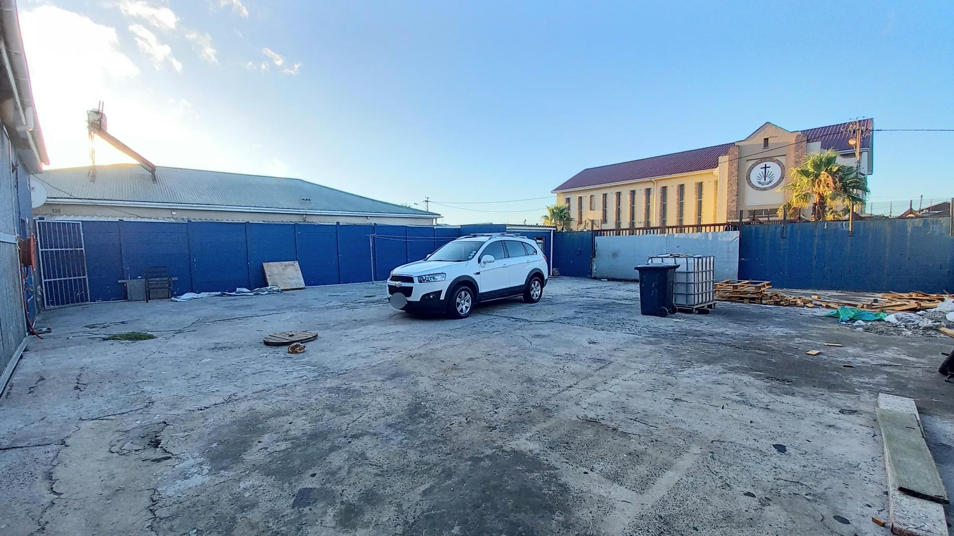 Great opportunity to create residential units on a huge open plot in Maitland, Cape Town