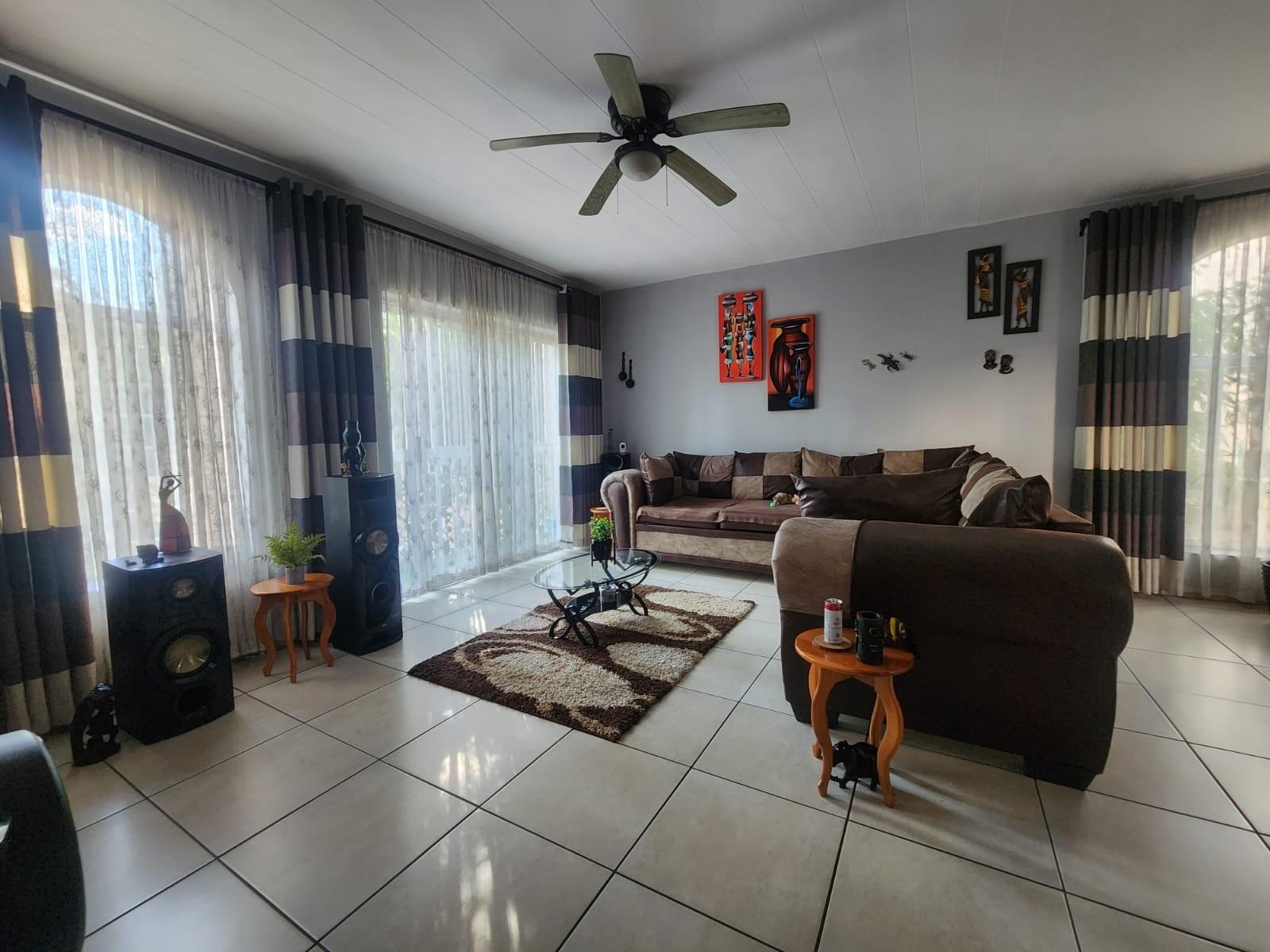 2 Bedroom, 2 bathroom, Apartment For Sale in South Crest, Alberton