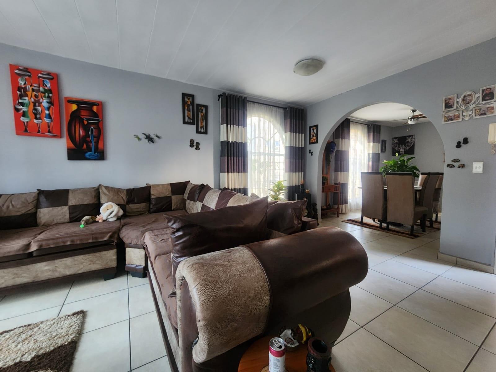 2 Bedroom, 2 bathroom, Apartment For Sale in South Crest, Alberton
