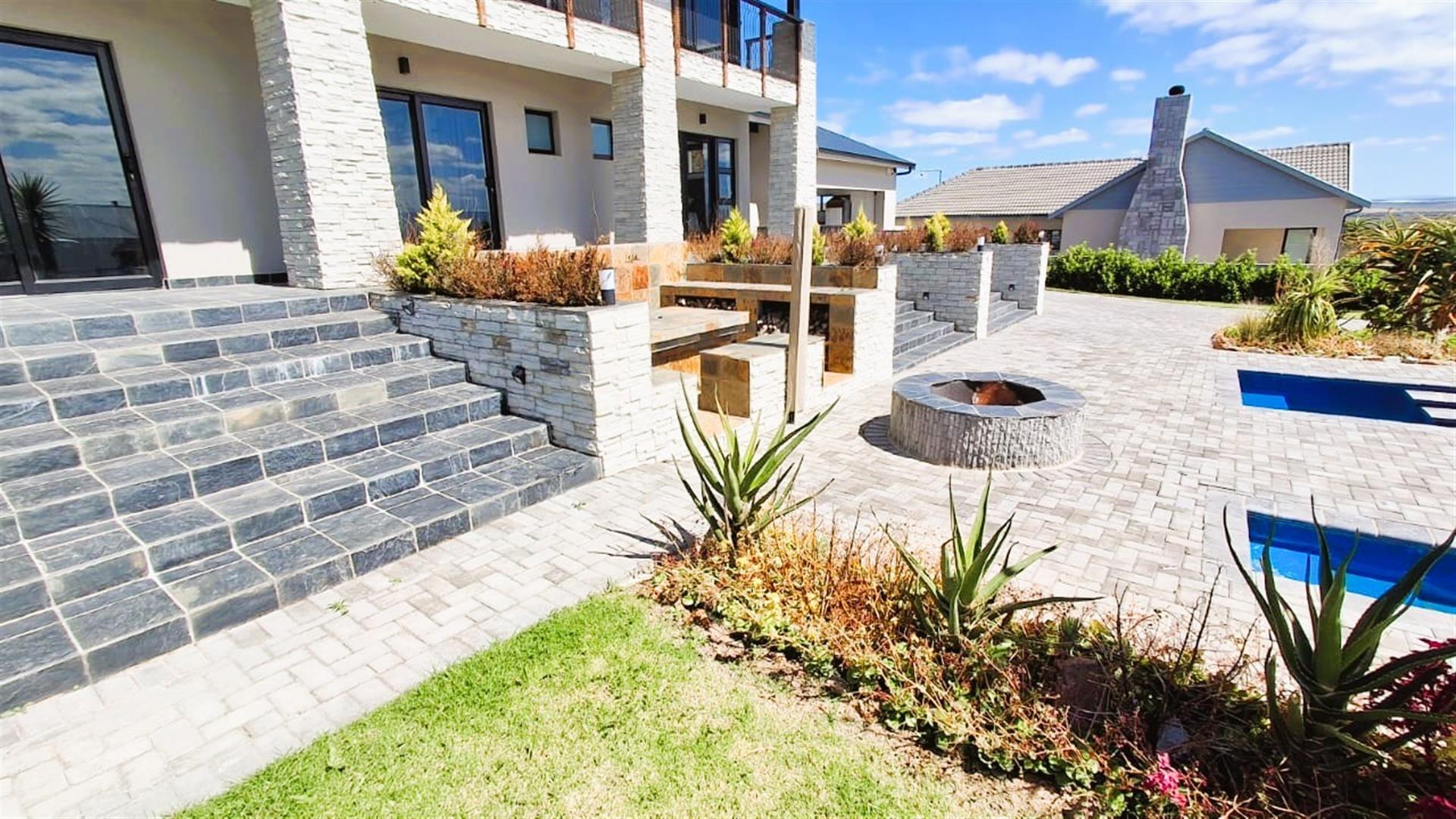 Luxury Coastal Living with Panoramic Ocean Views - Modern 3-En-Suite Home in Blue Waters Estate