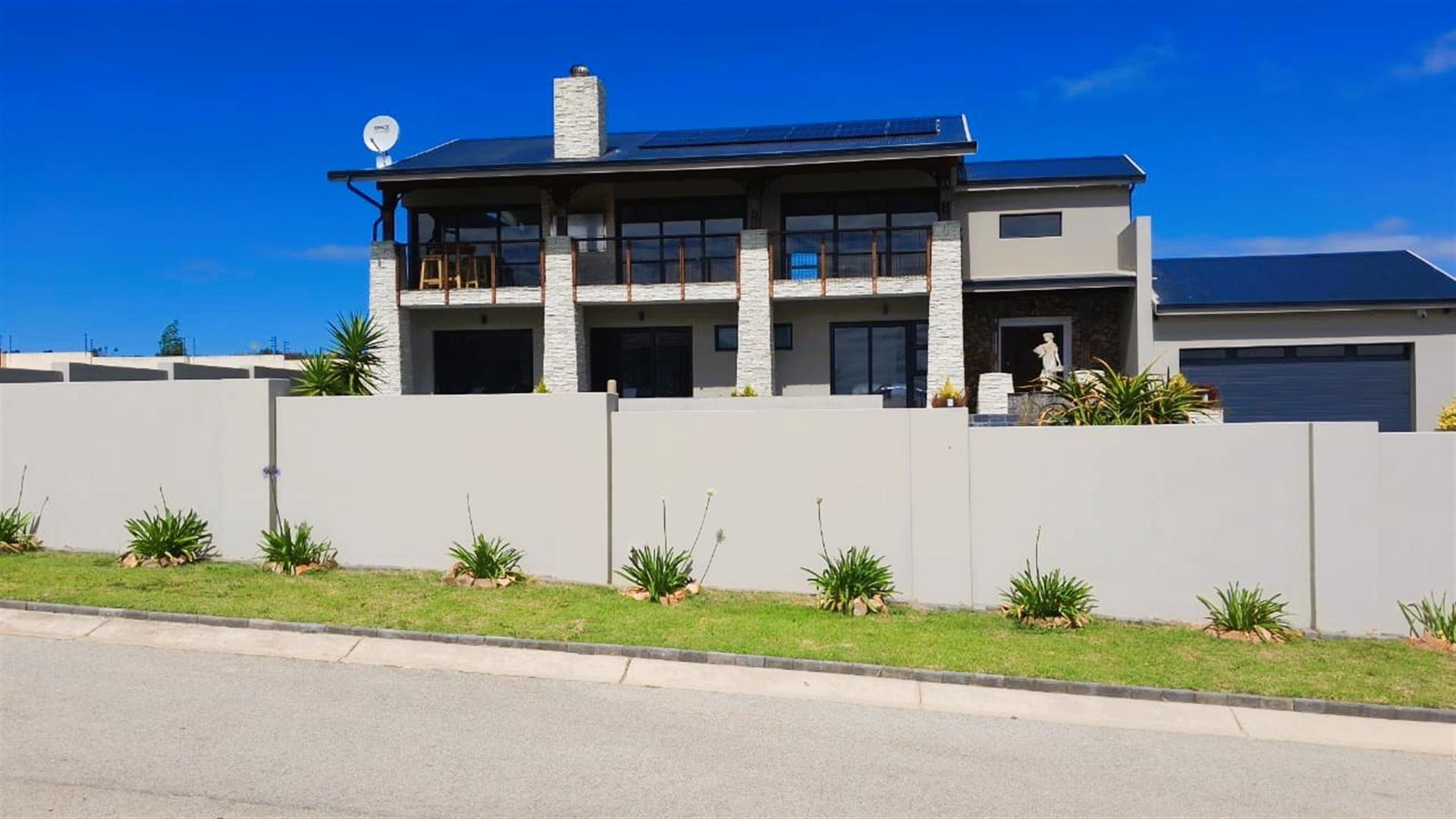 Luxury Coastal Living with Panoramic Ocean Views - Modern 3-En-Suite Home in Blue Waters Estate