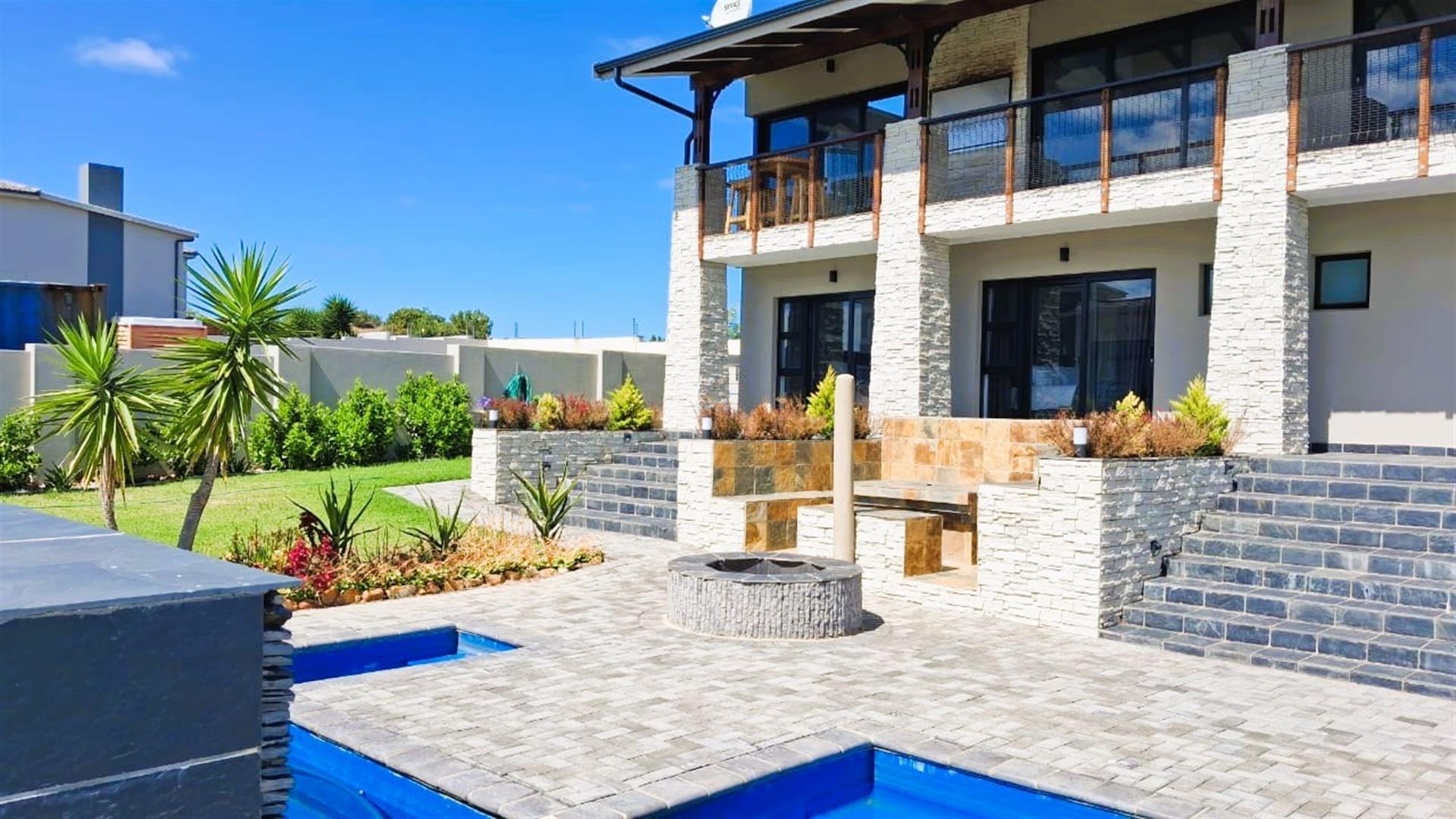Luxury Coastal Living with Panoramic Ocean Views - Modern 3-En-Suite Home in Blue Waters Estate