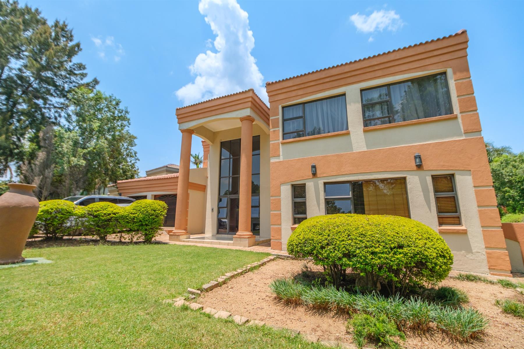 Exquisite 5-Bedroom Residence on a Double Stand in Blue Valley Golf Estate