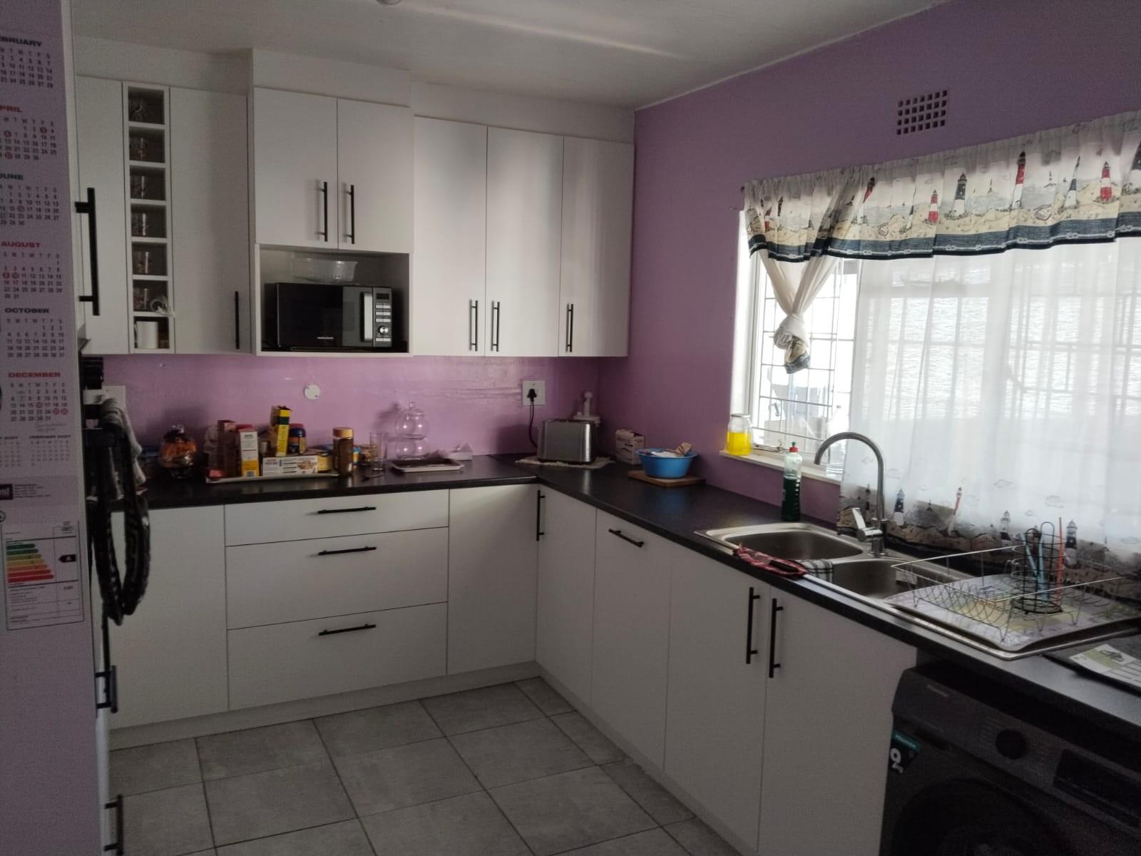 Modern 3 Bedroom Townhouse in Groenvallei