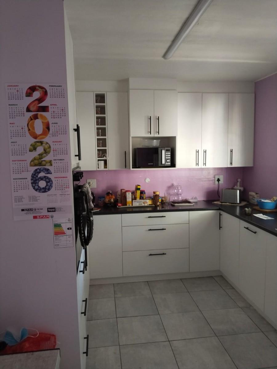 Modern 3 Bedroom Townhouse in Groenvallei