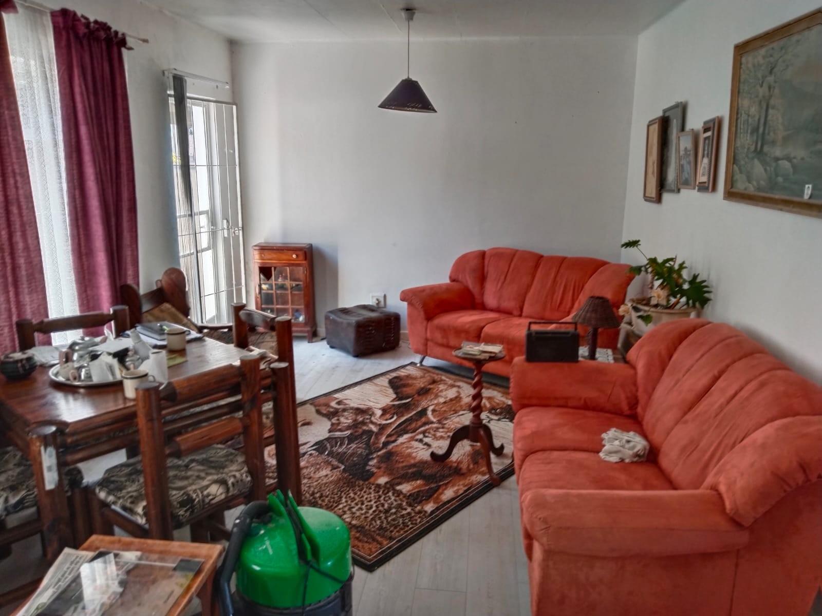 Modern 3 Bedroom Townhouse in Groenvallei