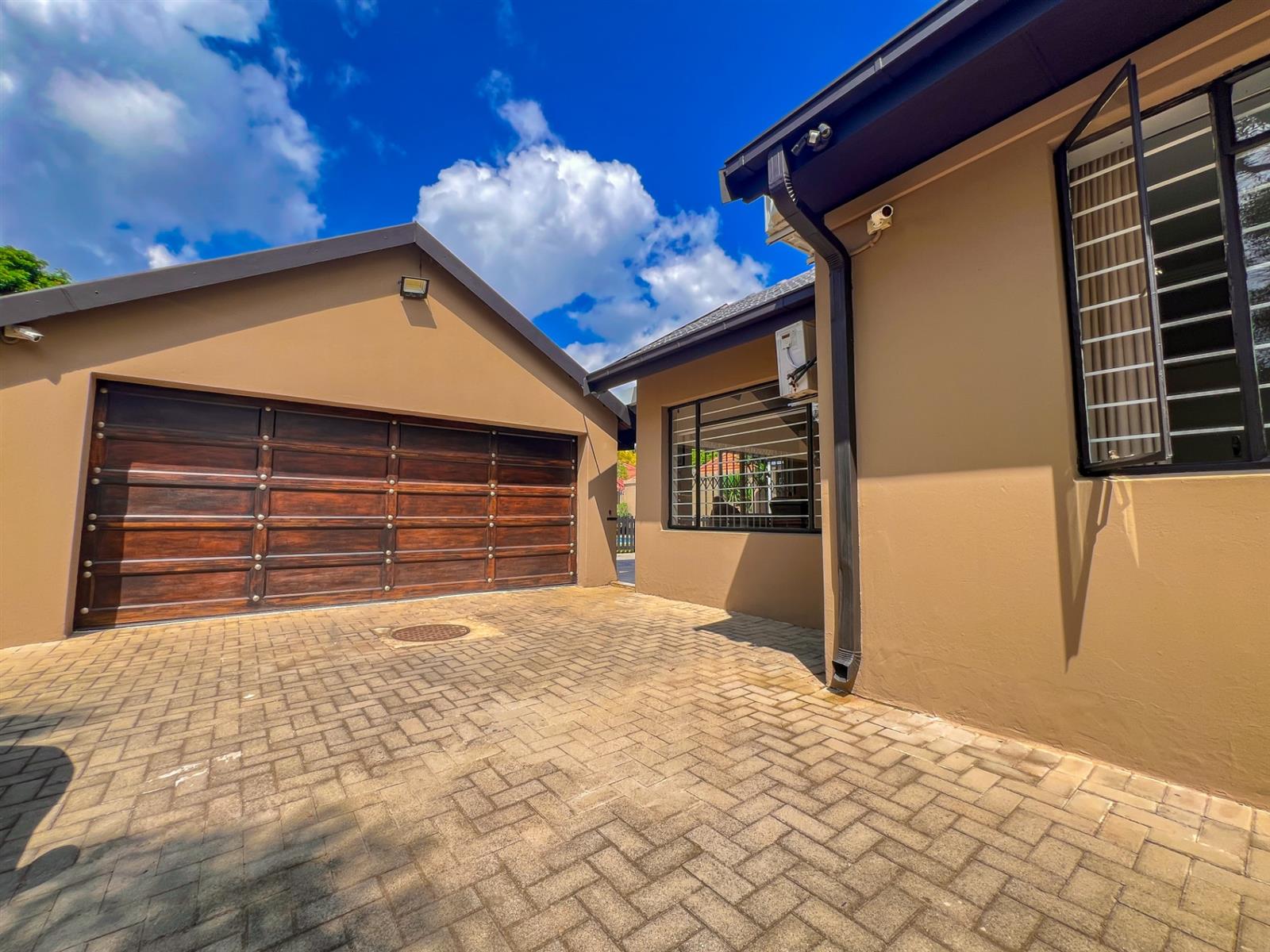 Spacious Family Retreat in Greenside, Johannesburg