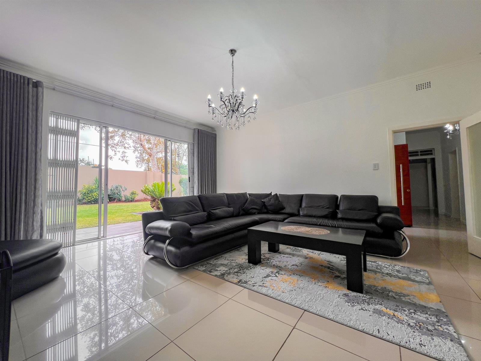 Spacious Family Retreat in Greenside, Johannesburg