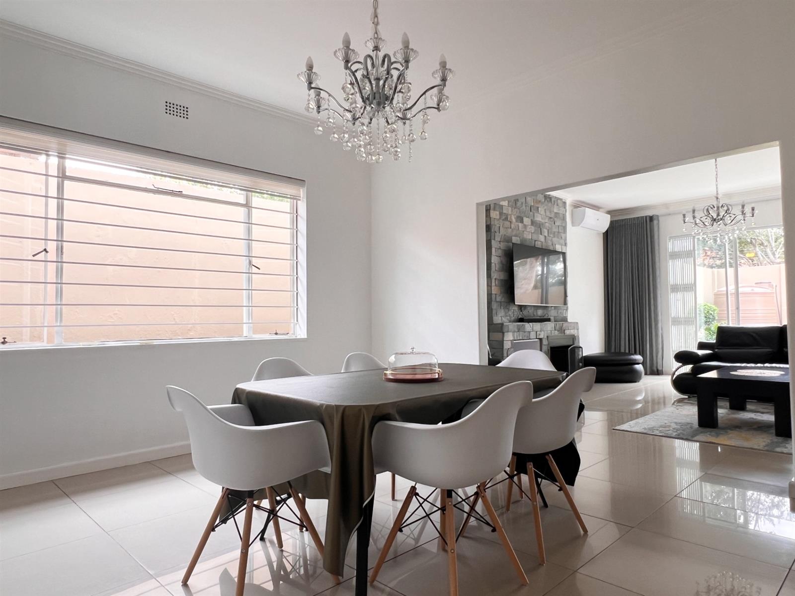 Spacious Family Retreat in Greenside, Johannesburg
