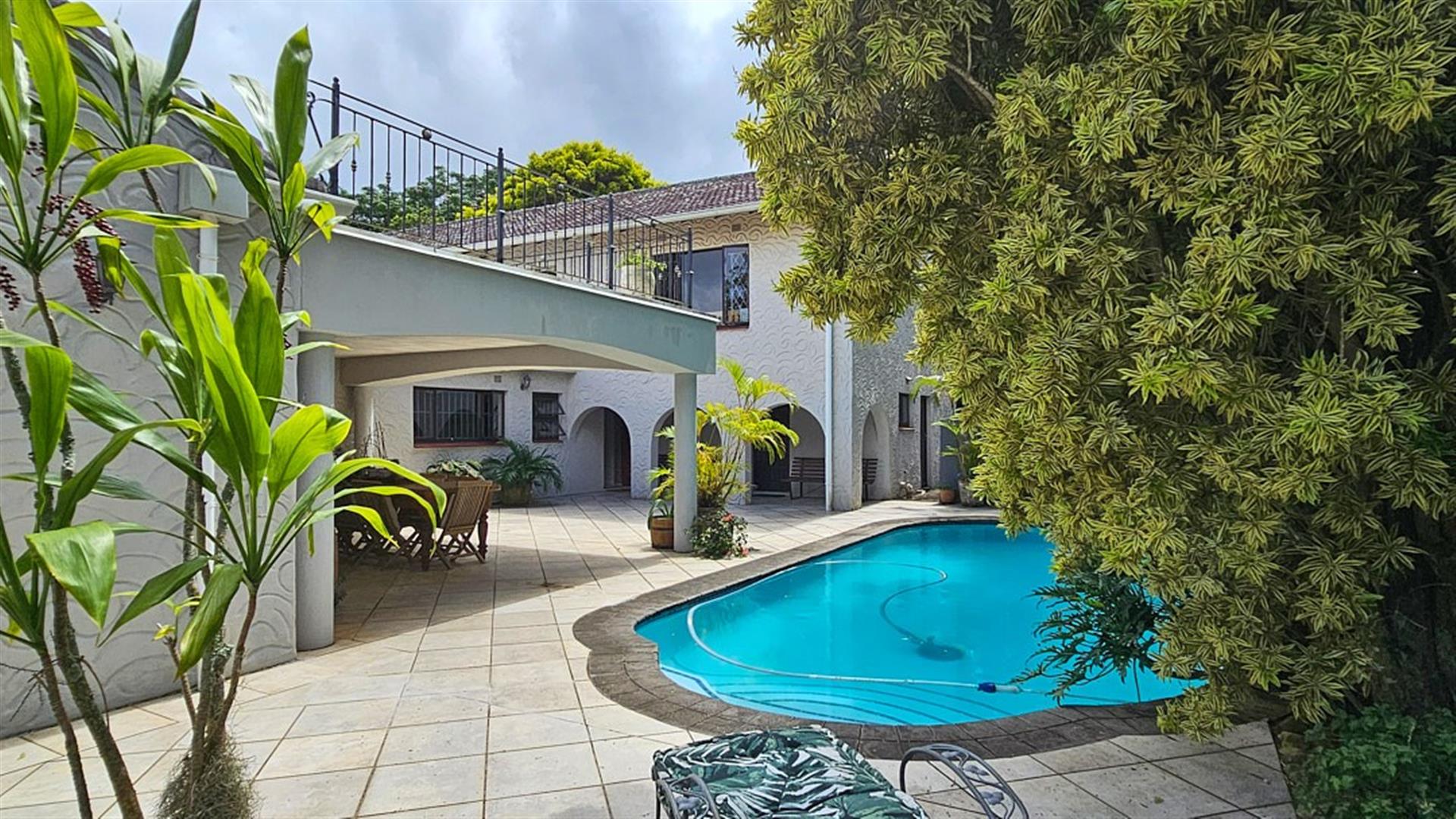 MASTERFUL MANSION - a Timeless MASTERPIECE in Uvongo