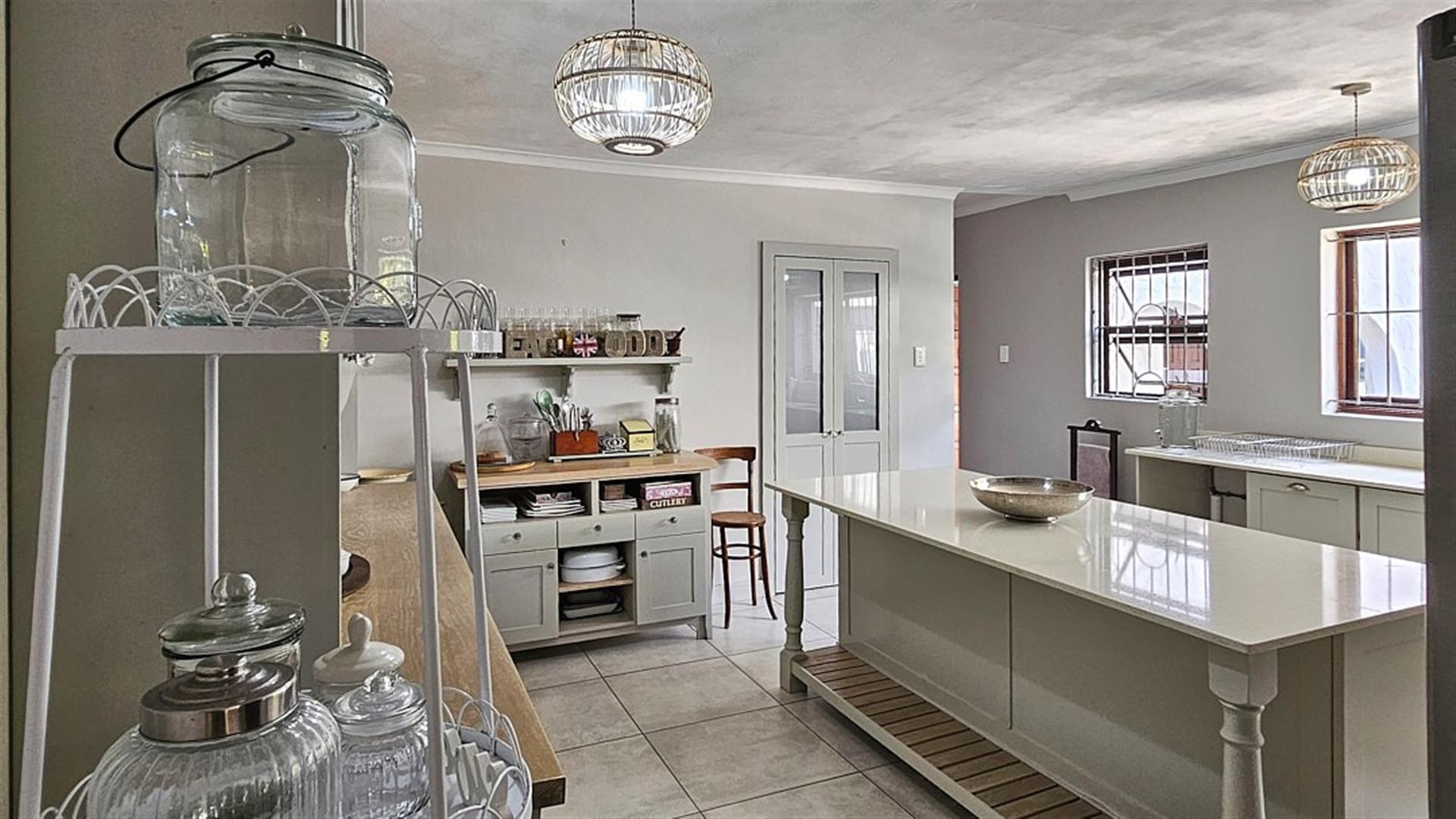 MASTERFUL MANSION - a Timeless MASTERPIECE in Uvongo