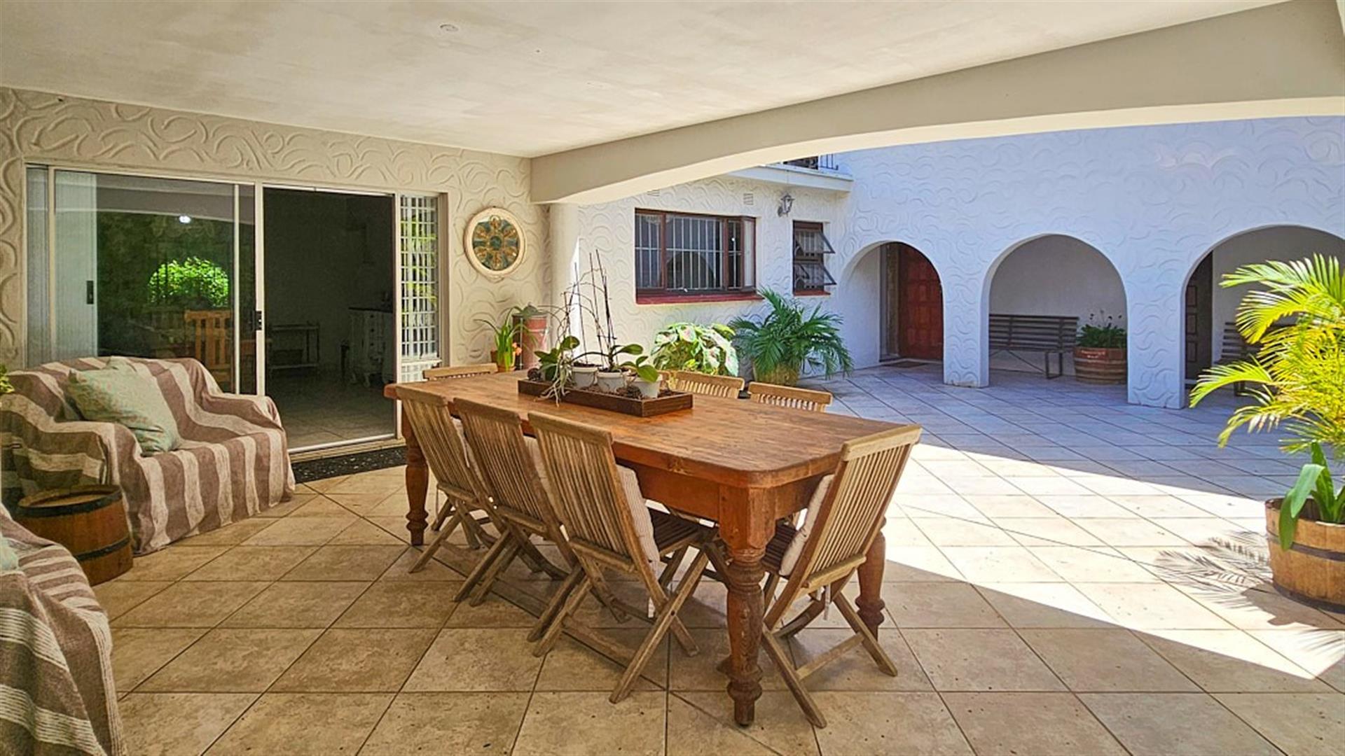 MASTERFUL MANSION - a Timeless MASTERPIECE in Uvongo