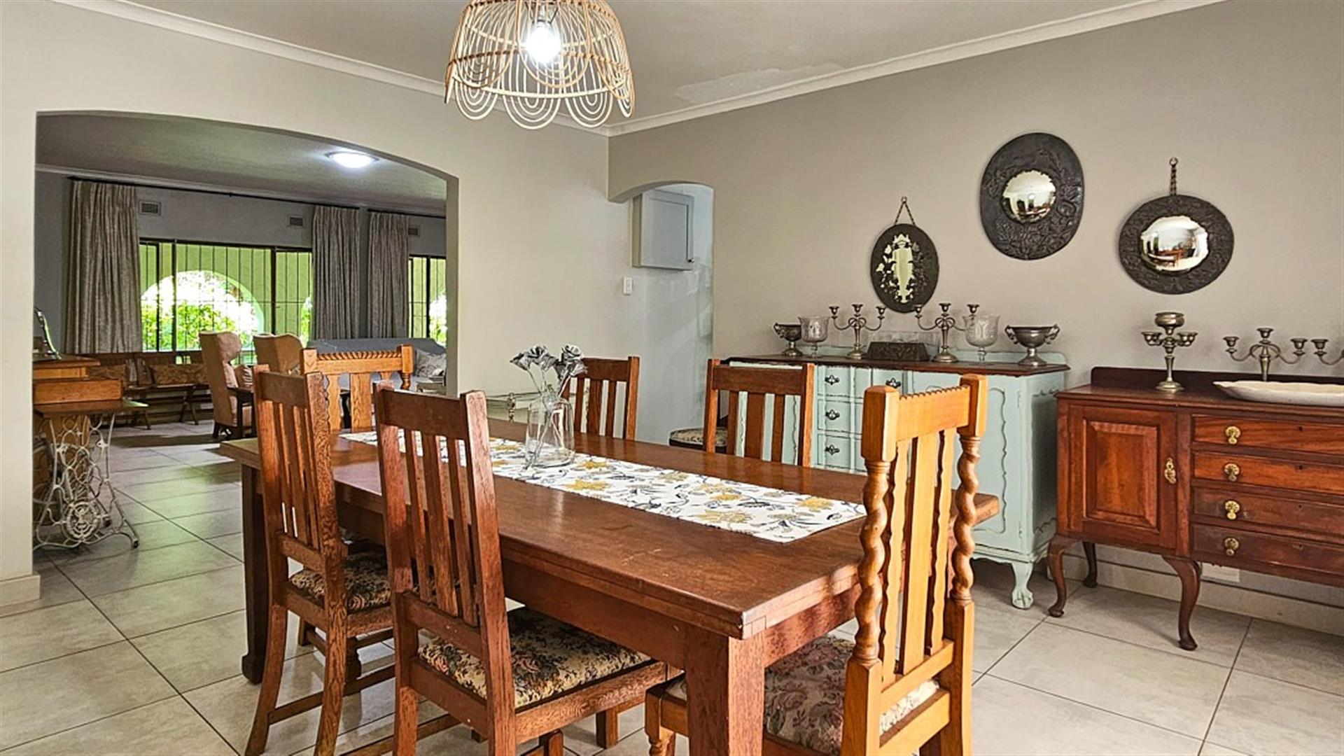 MASTERFUL MANSION - a Timeless MASTERPIECE in Uvongo