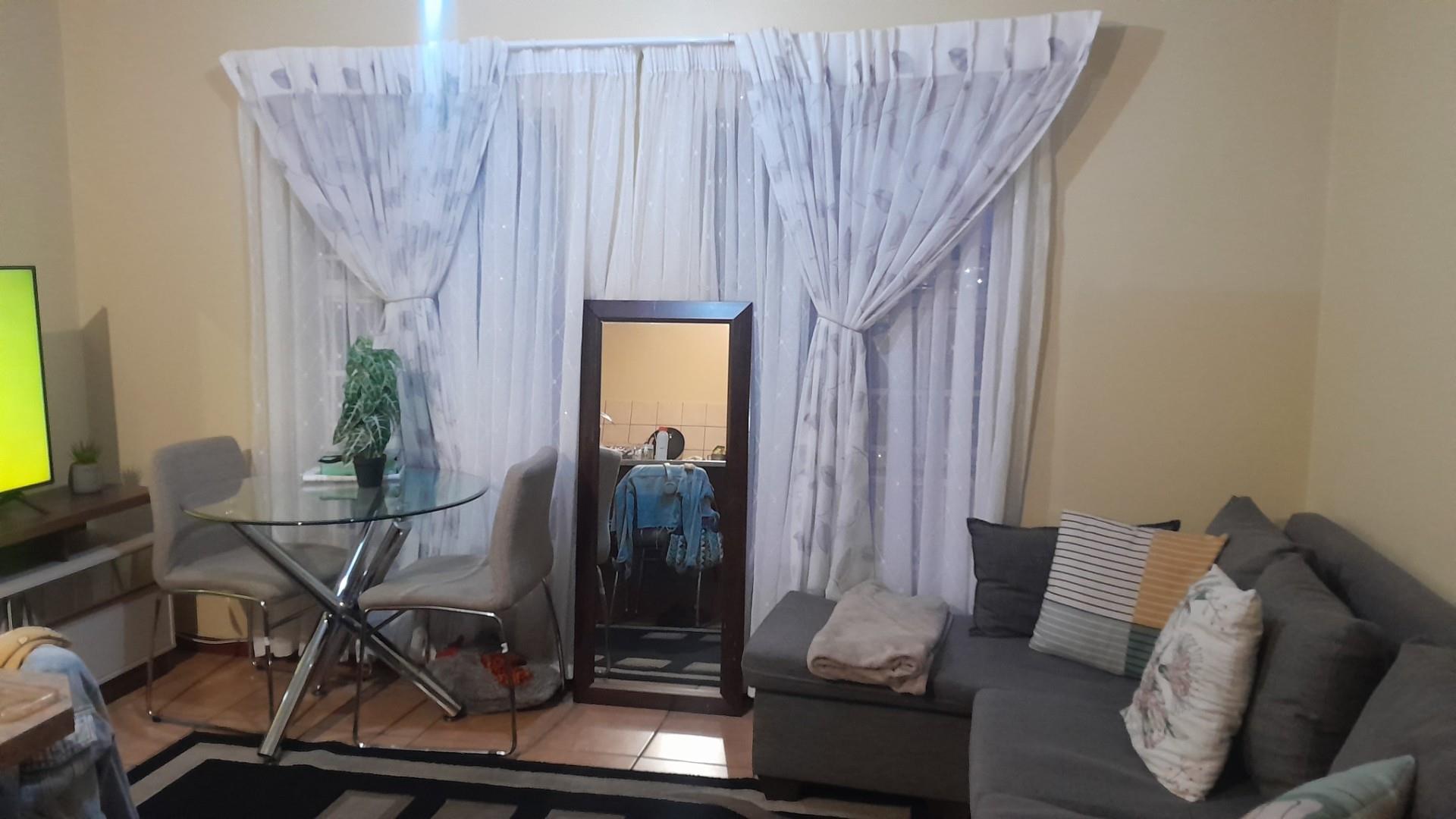 Apartment For Sale in Midrand Grand Central