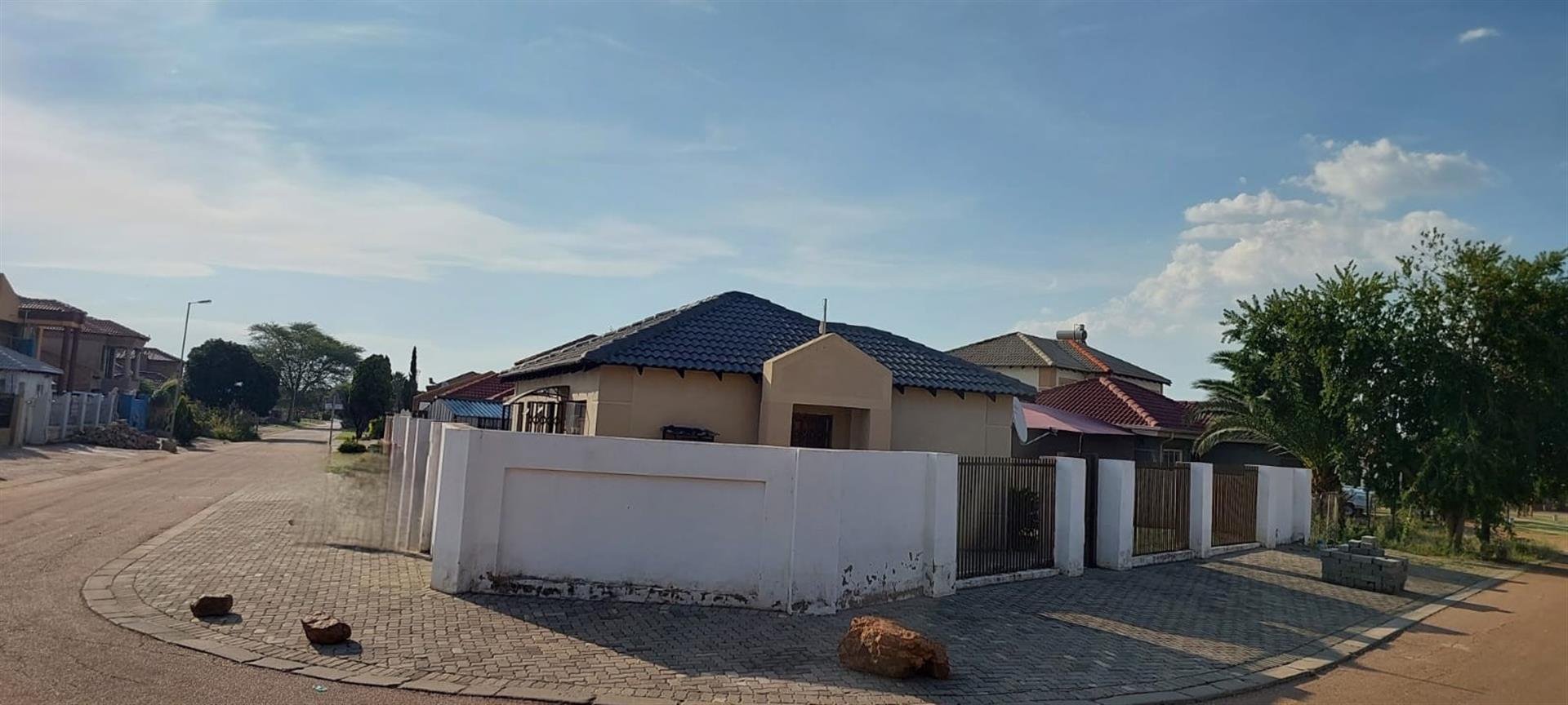 3 Bedroom house in Rosslyn, Nkwe Estate