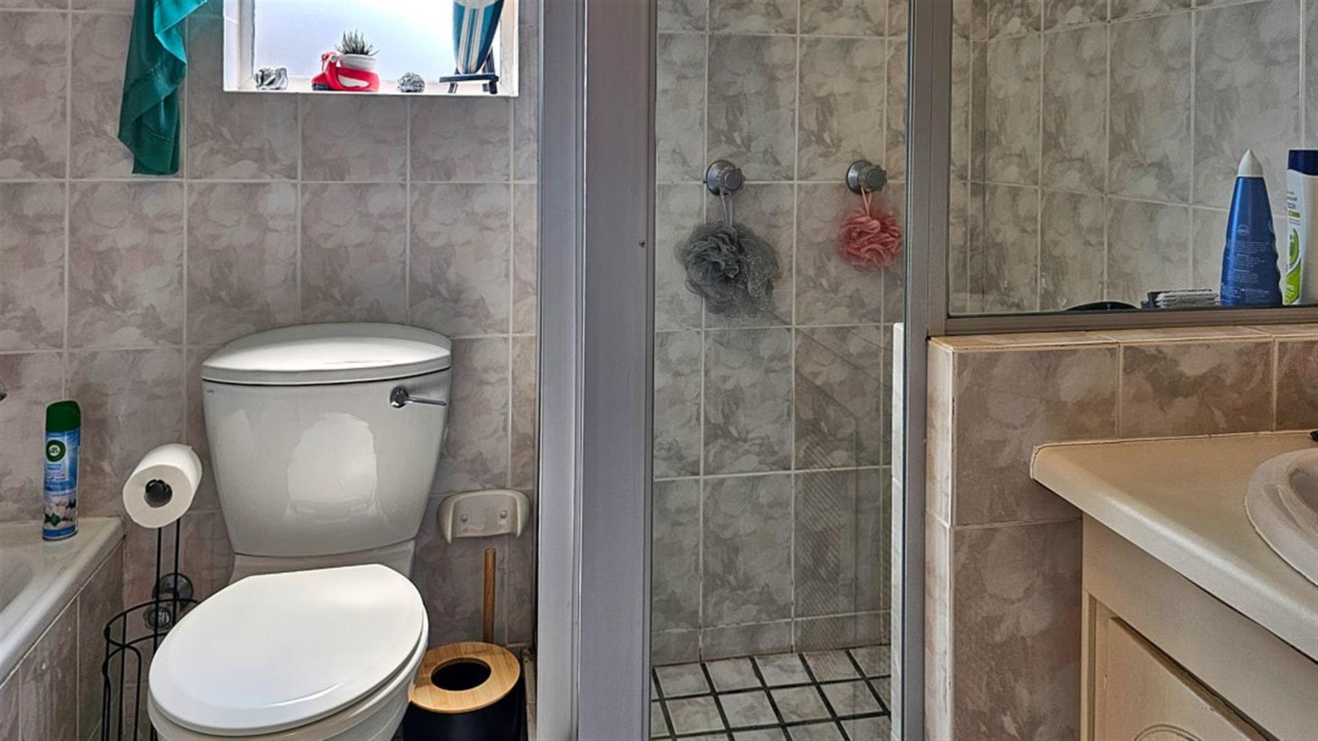 4 Bedroom, Spacious and Light Apartment