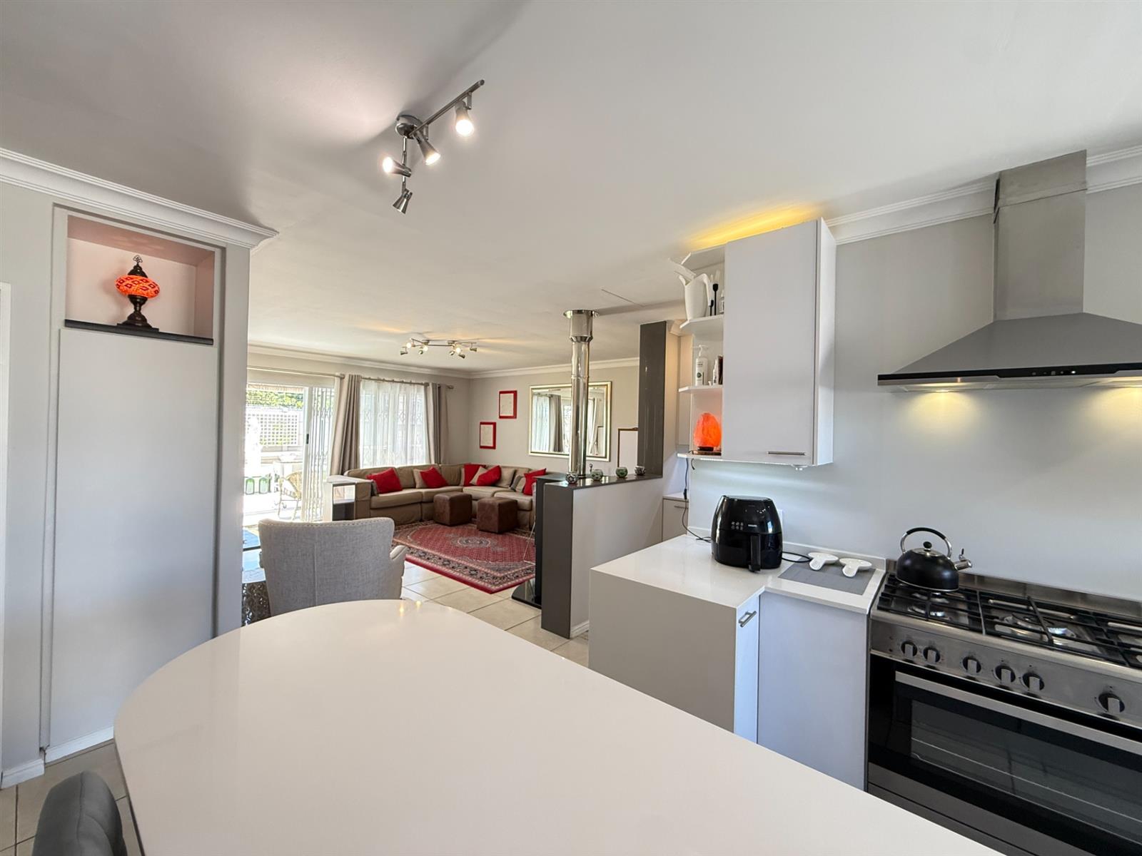Townhouse for rent in Century City, Milnerton