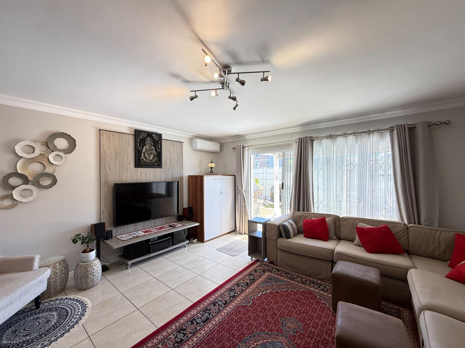 Townhouse for rent in Century City, Milnerton