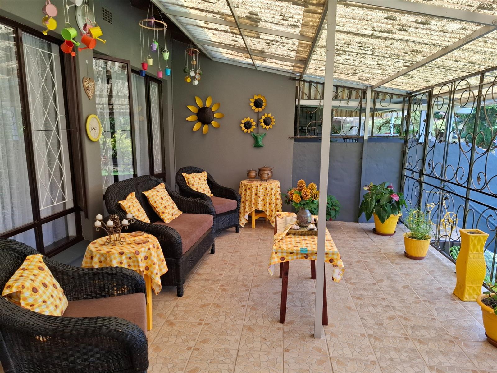 Super spacious townhouse in Uvongo