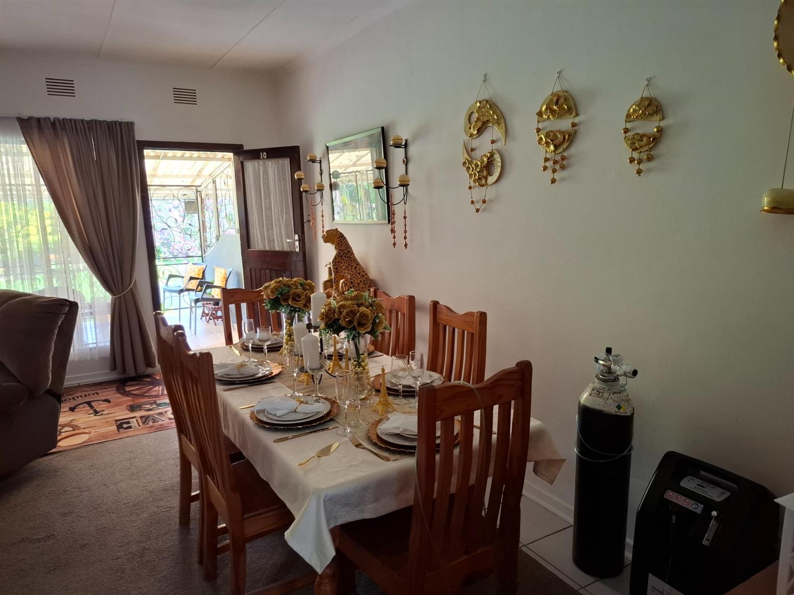 Super spacious townhouse in Uvongo