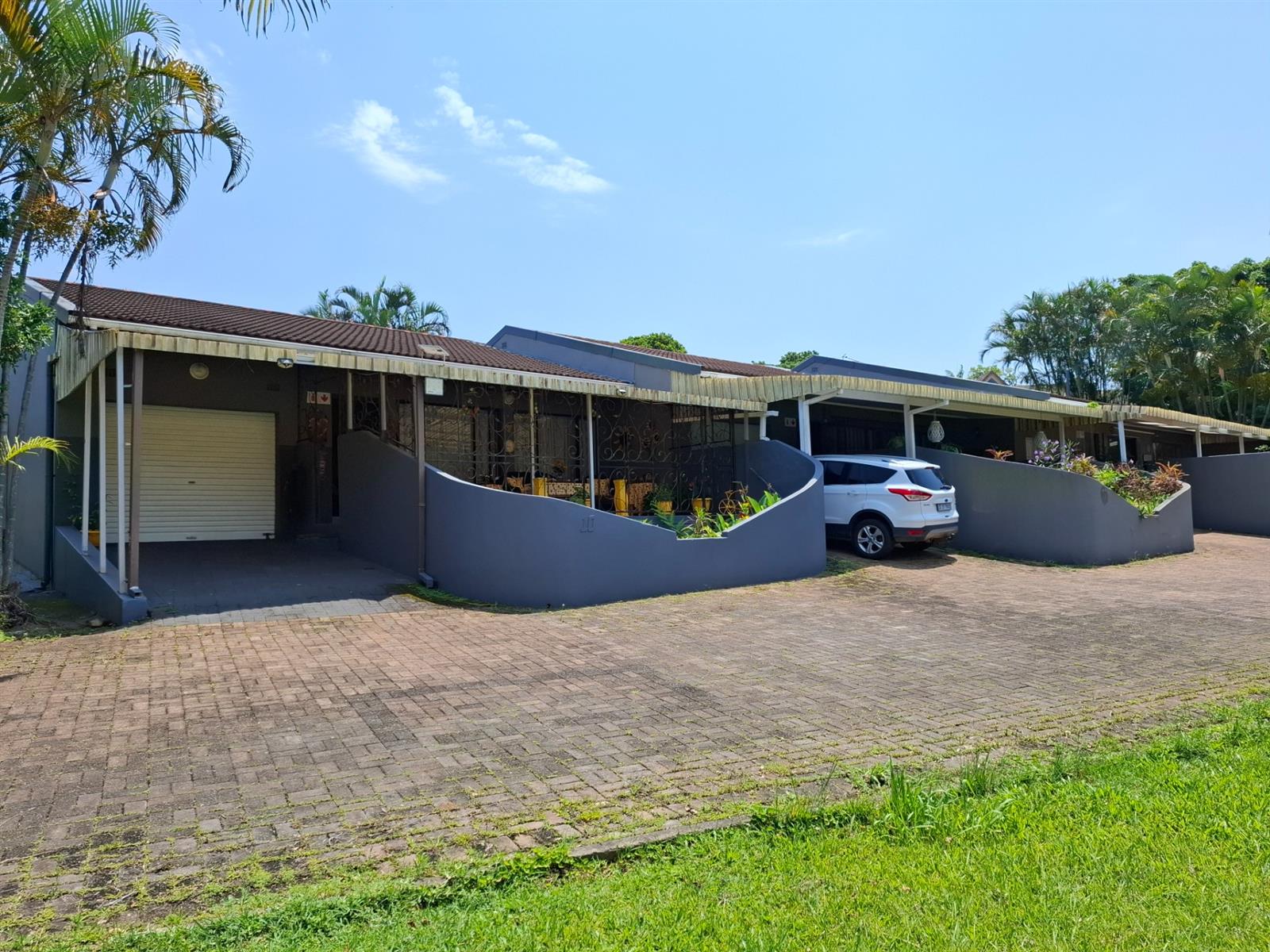 Super spacious townhouse in Uvongo