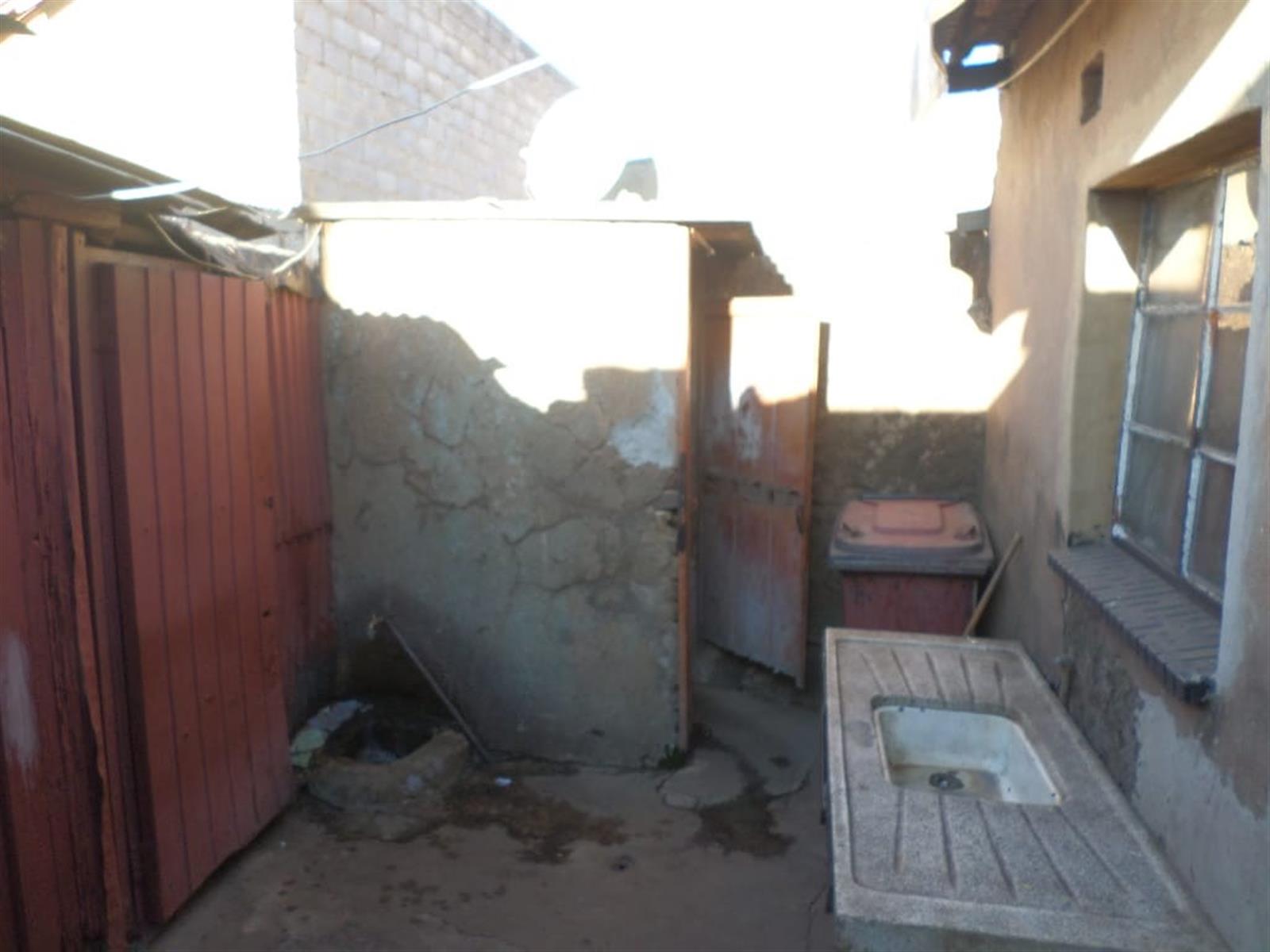 Three Room House For Sale in Meadowlands West R450 000.00