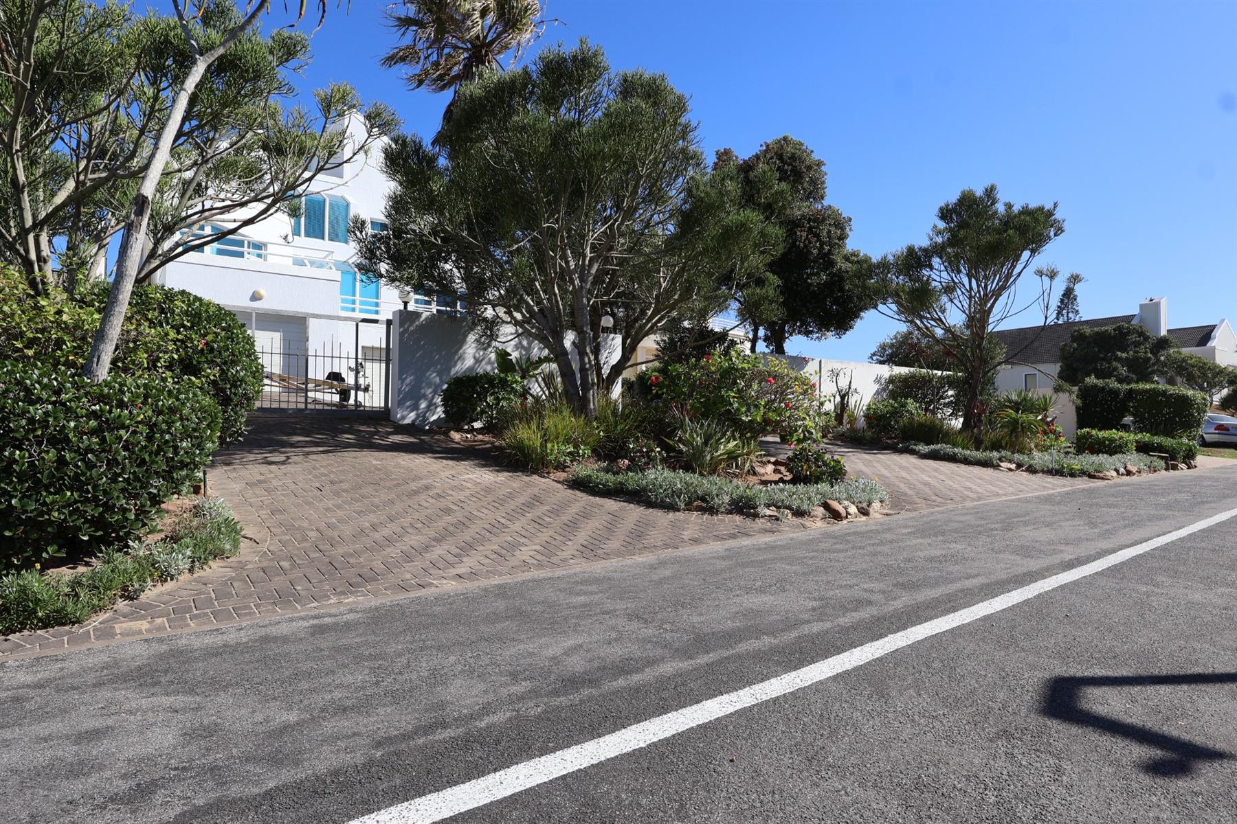 A Refined Five-Bedroom Marina Masterpiece