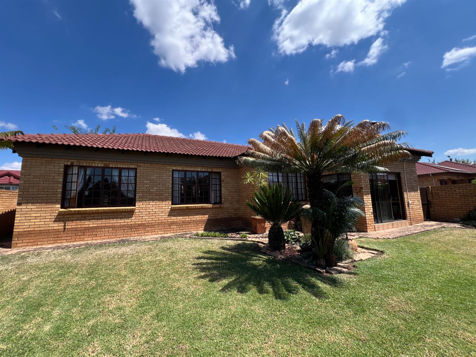 3 Bedroom House For Sale in Centurion Thatchfield