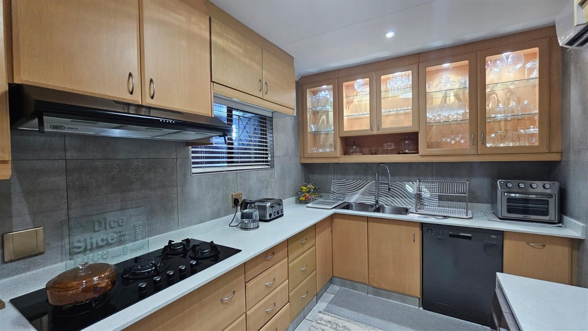 Elegant Golf-View Living - Beautifully Repositioned at R2.295 Million 3