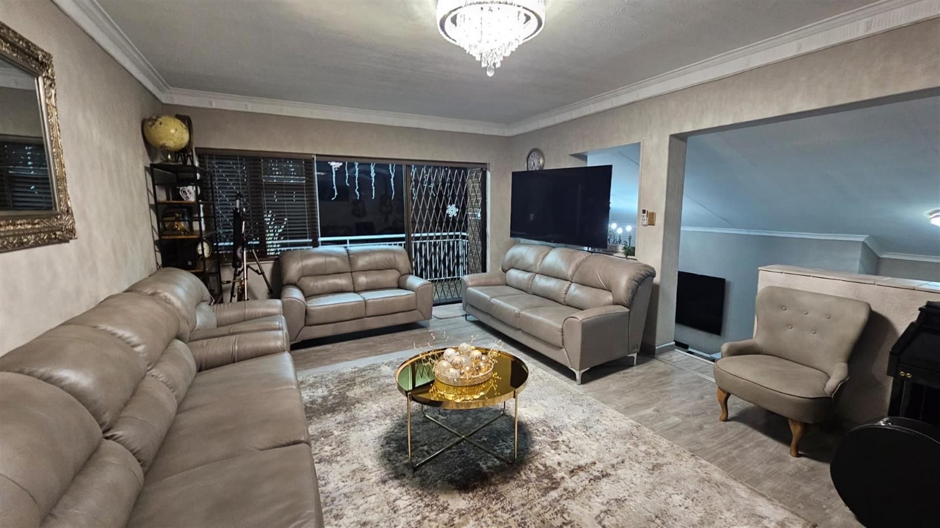 Elegant Golf-View Living - Beautifully Repositioned at R2.295 Million 5