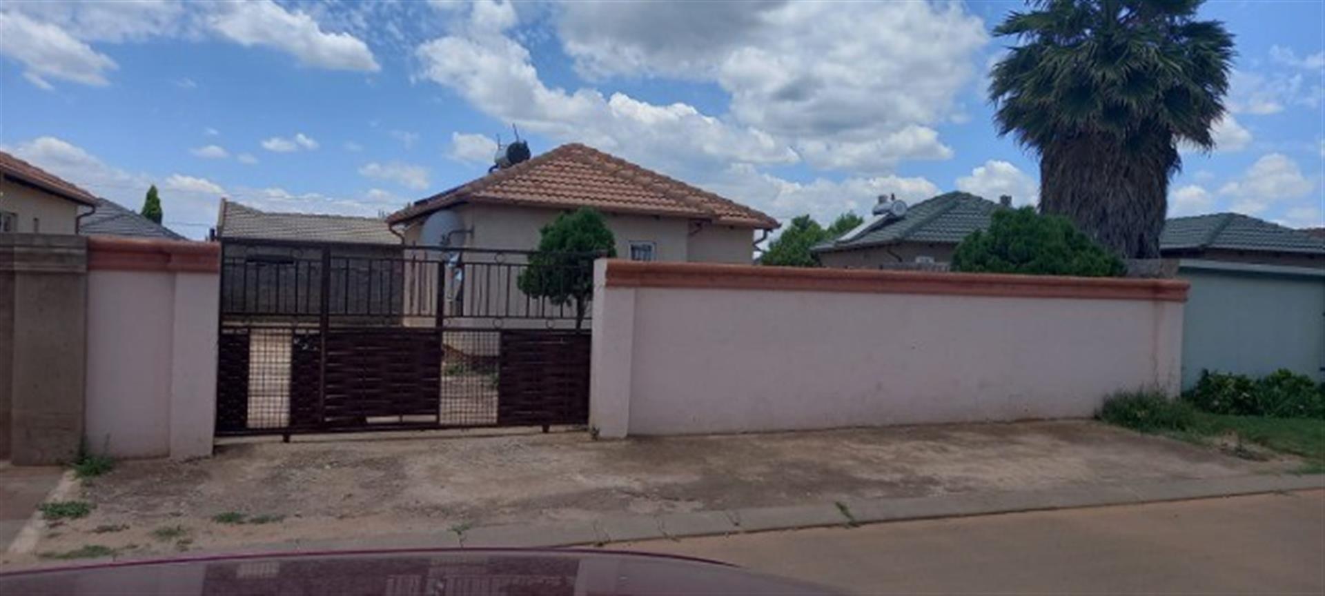 House For Sale in Lehae, Johannesburg