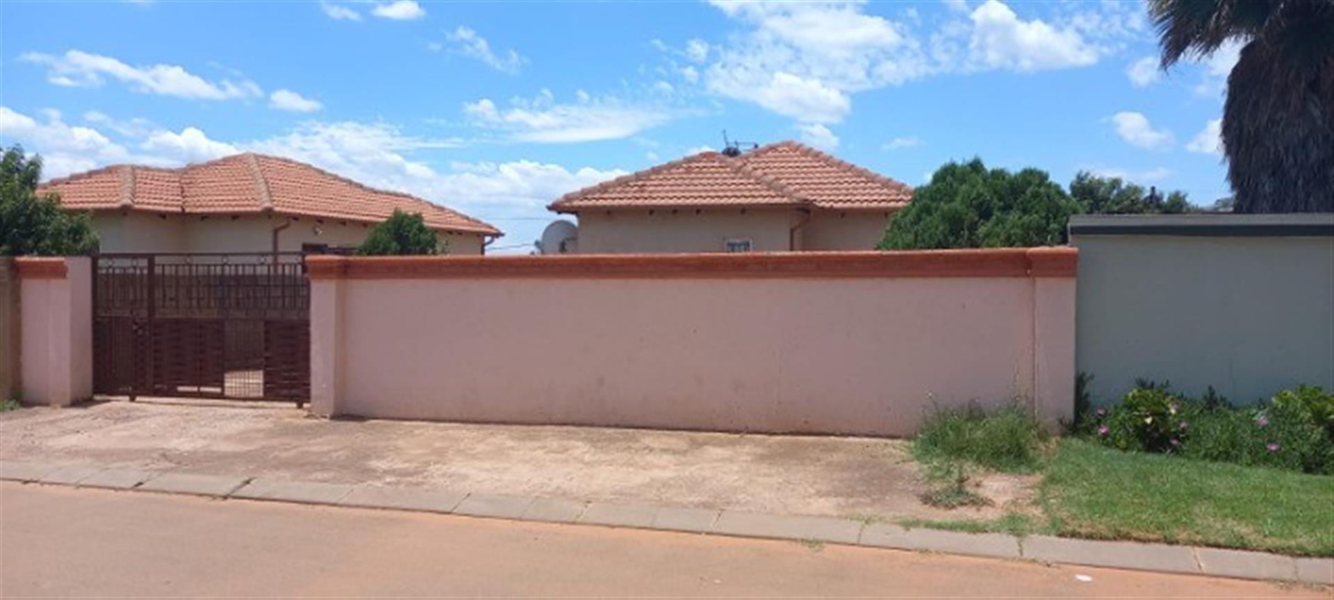 House For Sale in Lehae, Johannesburg