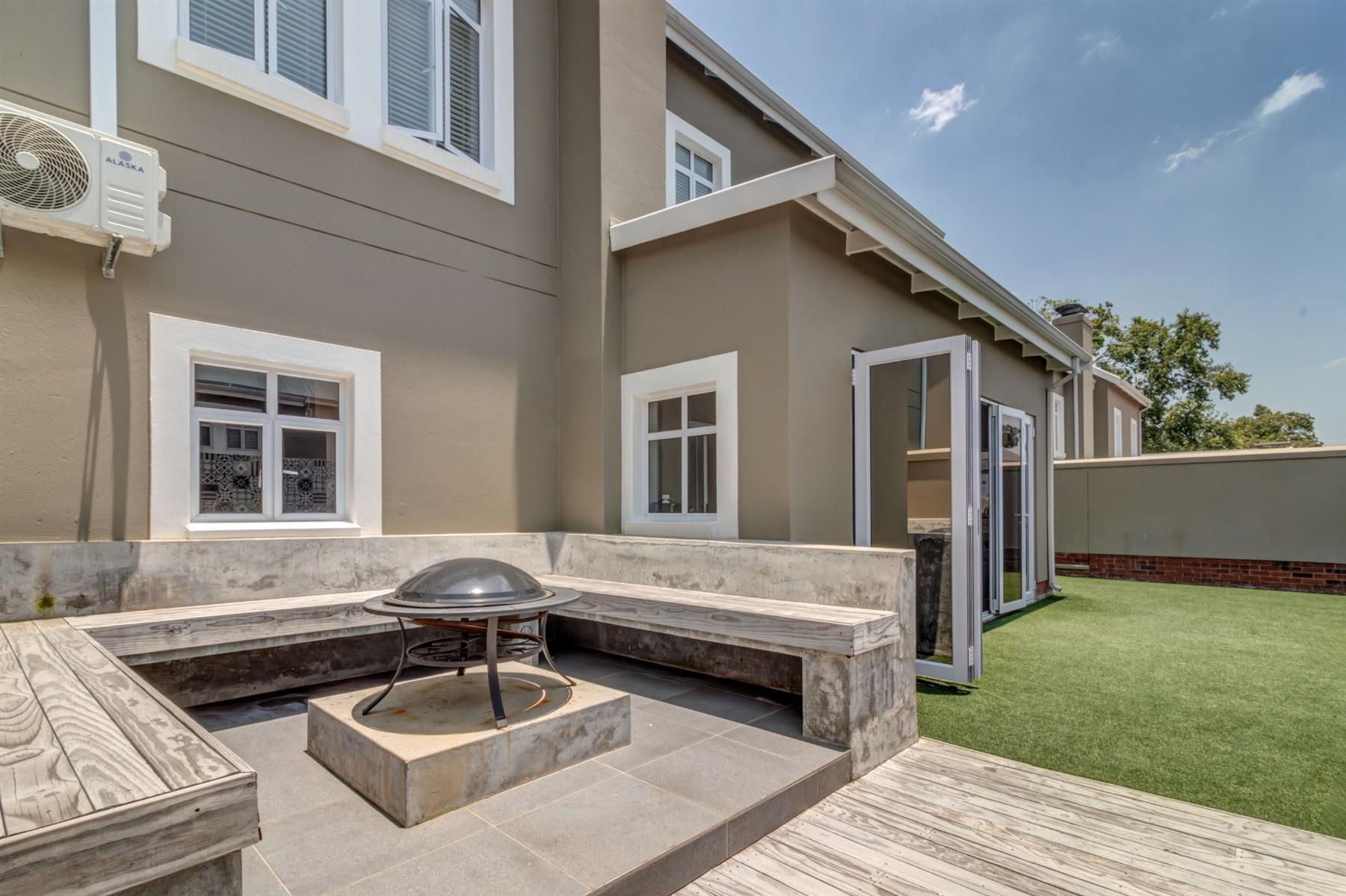 Townhouse for sale in Norscot, Sandton