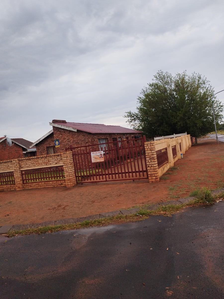 House For Sale in Roodepan, Kimberley