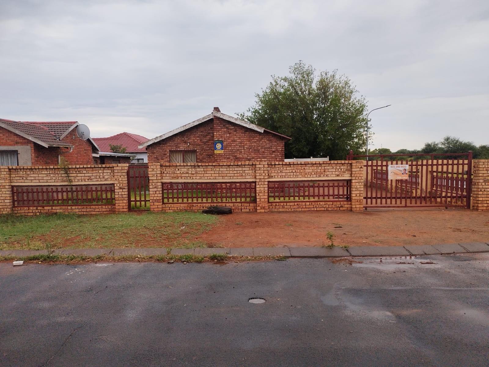 House For Sale in Roodepan, Kimberley