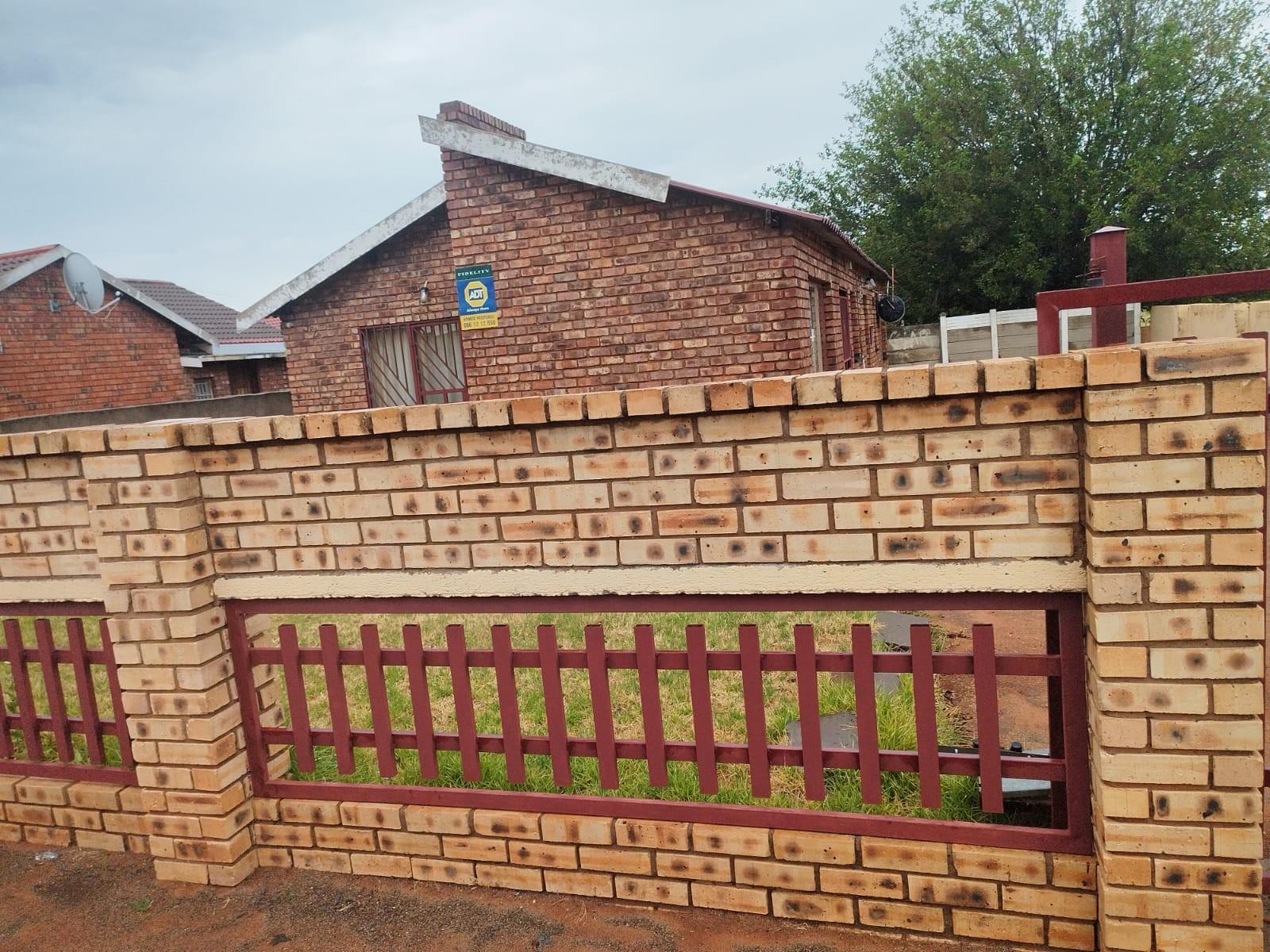 House For Sale in Roodepan, Kimberley