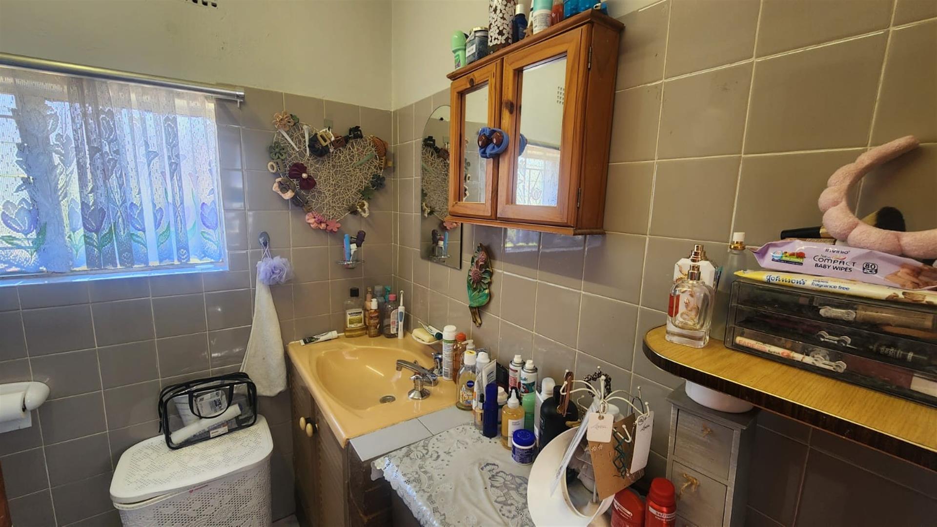 Spacious Family Home with Flatlet, Pool and Positioned in the he Endless Potential
