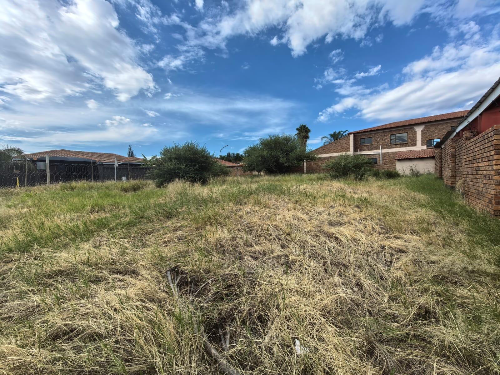 Build Your Vision: Prime VACANT Corner Stand in Desirable Hillcrest