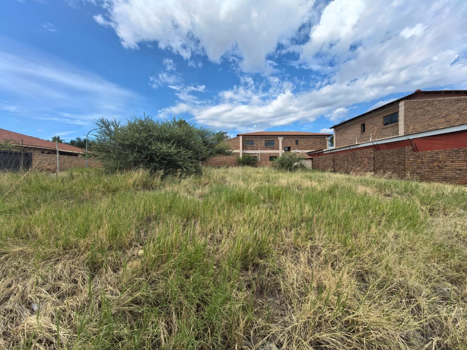 Build Your Vision: Prime VACANT Corner Stand in Desirable Hillcrest